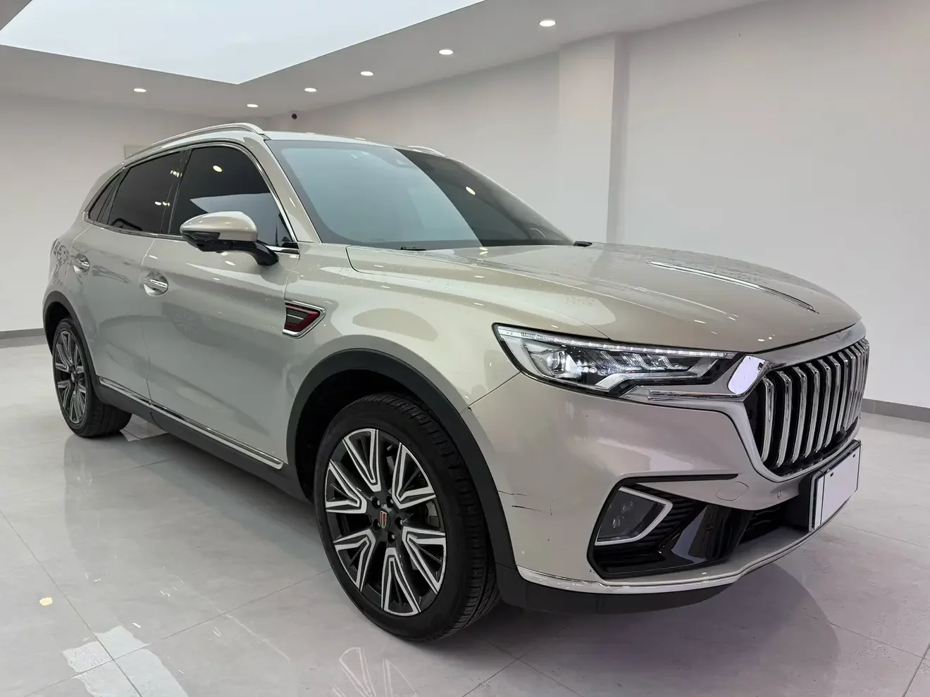 Hongqi HS5