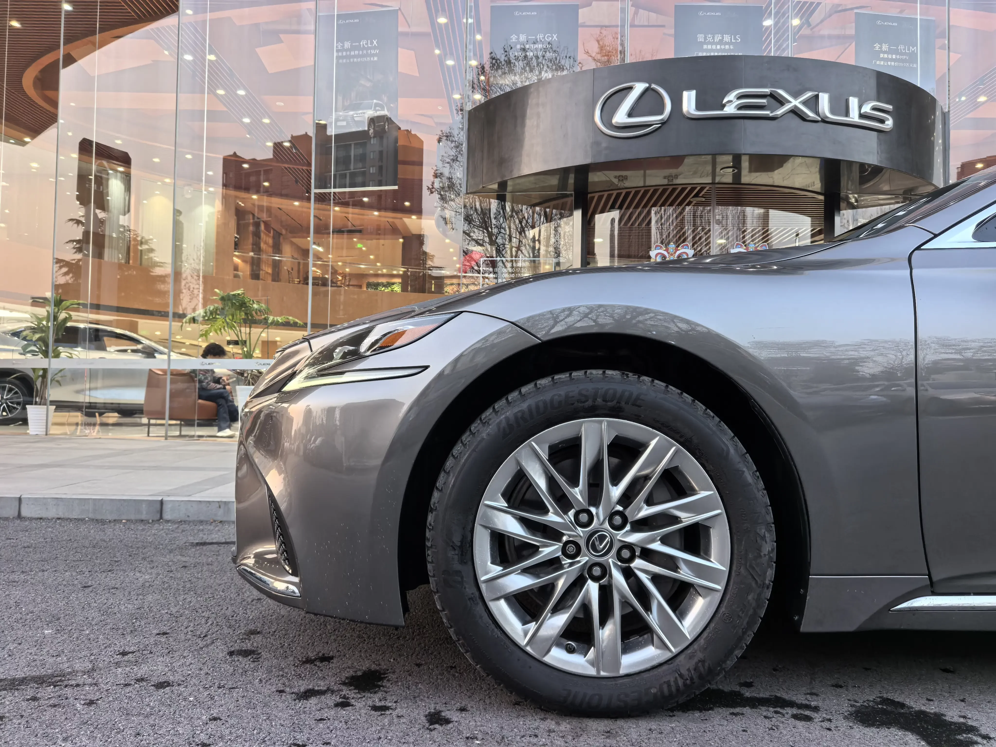 Lexus LS