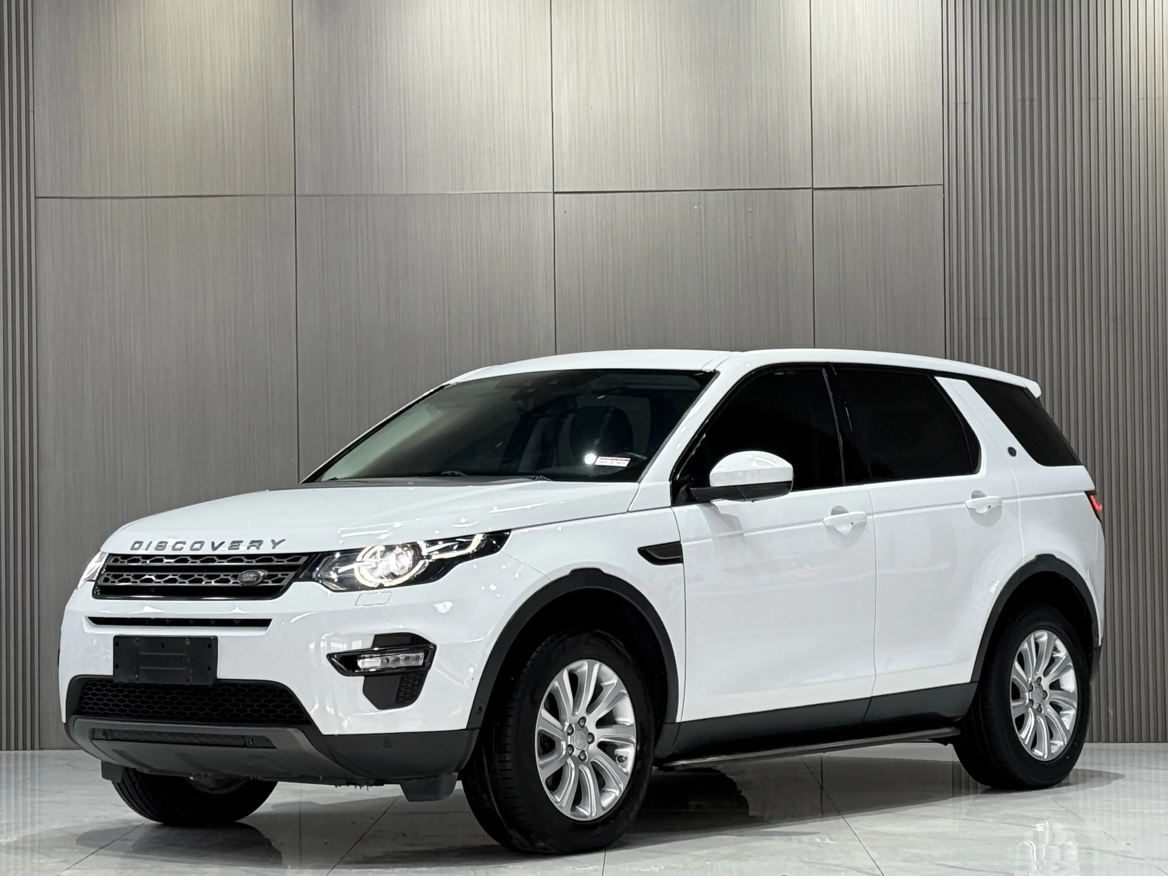 Land Rover Discover the magic