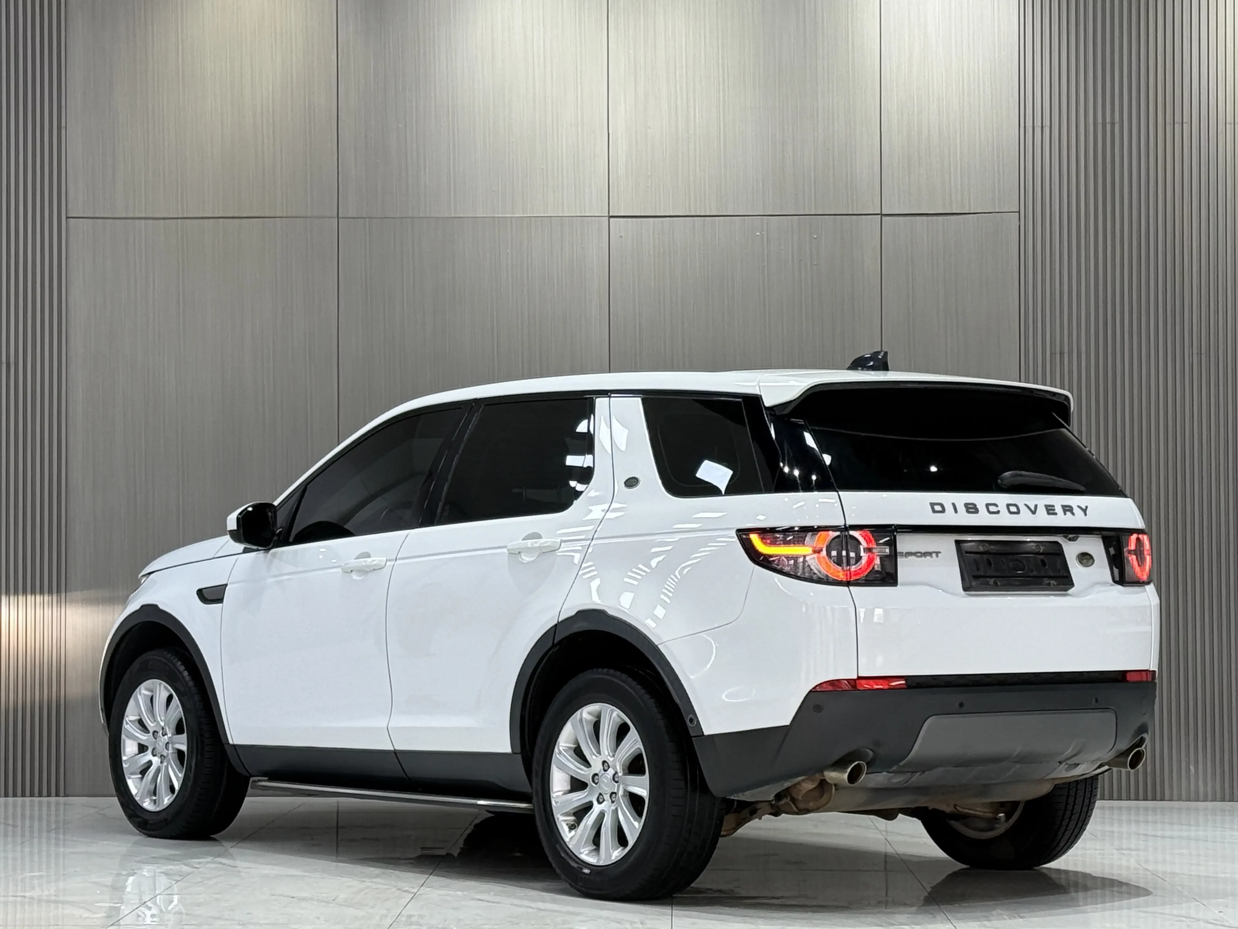 Land Rover Discover the magic