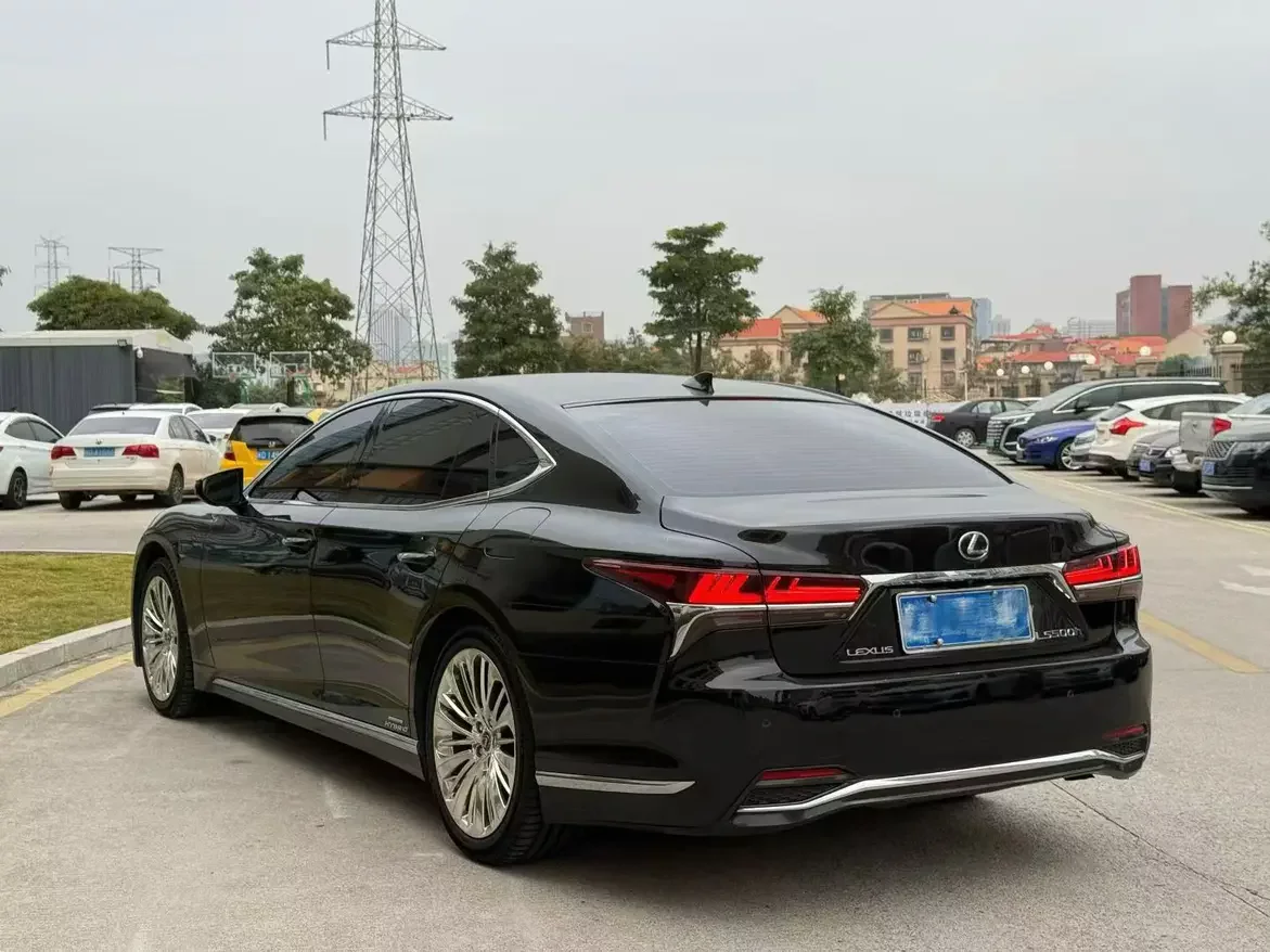 Lexus LS
