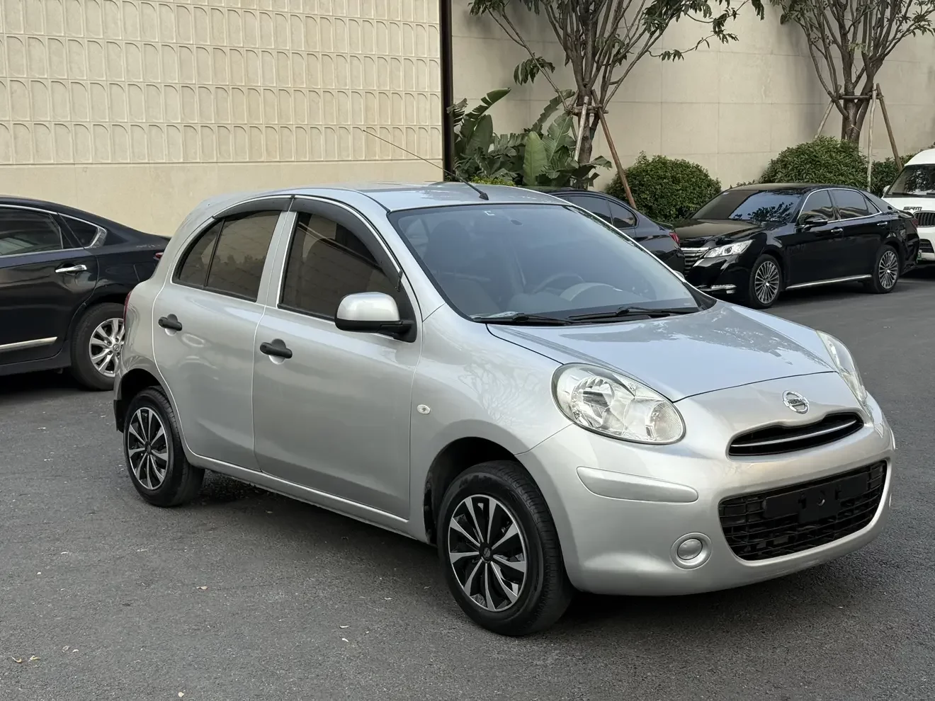 Nissan March