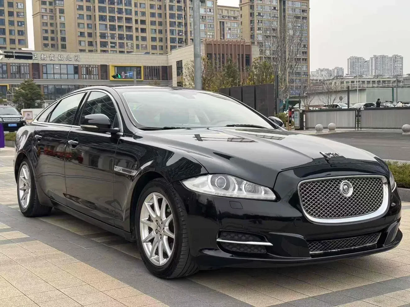 Jaguar XJ