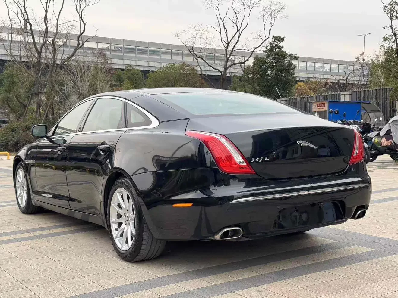 Jaguar XJ