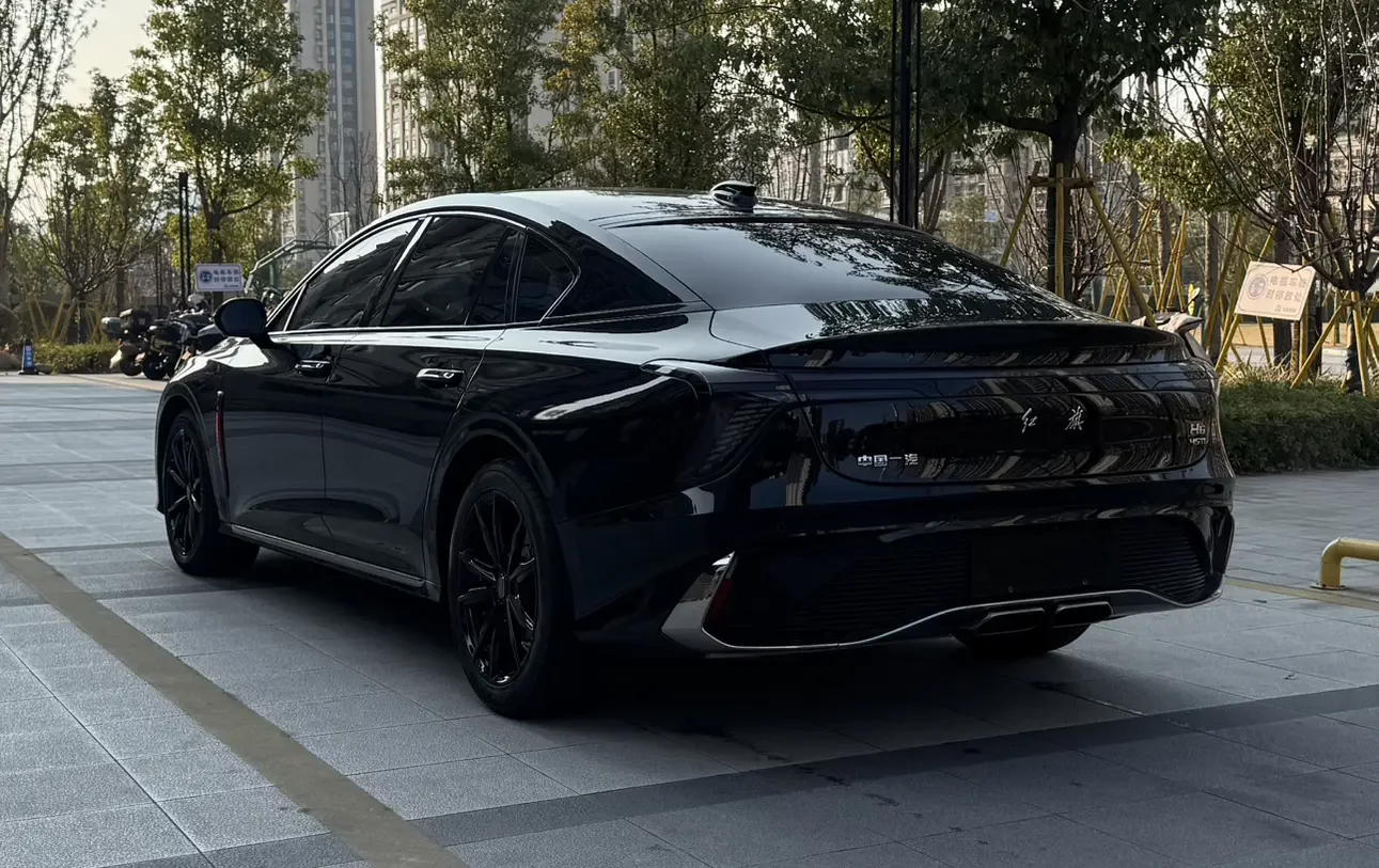 Hongqi H6
