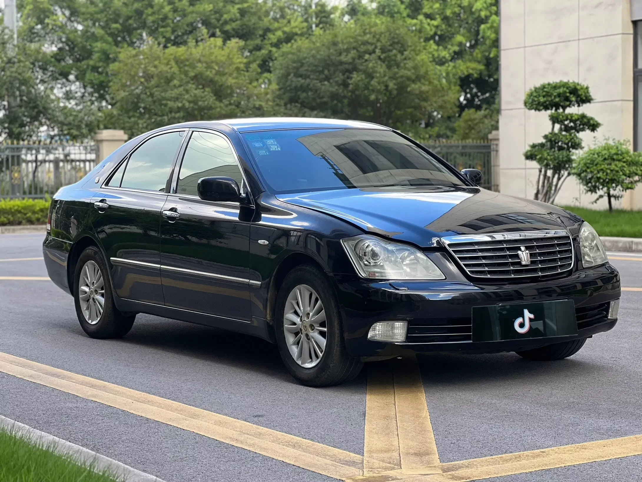 Toyota crown