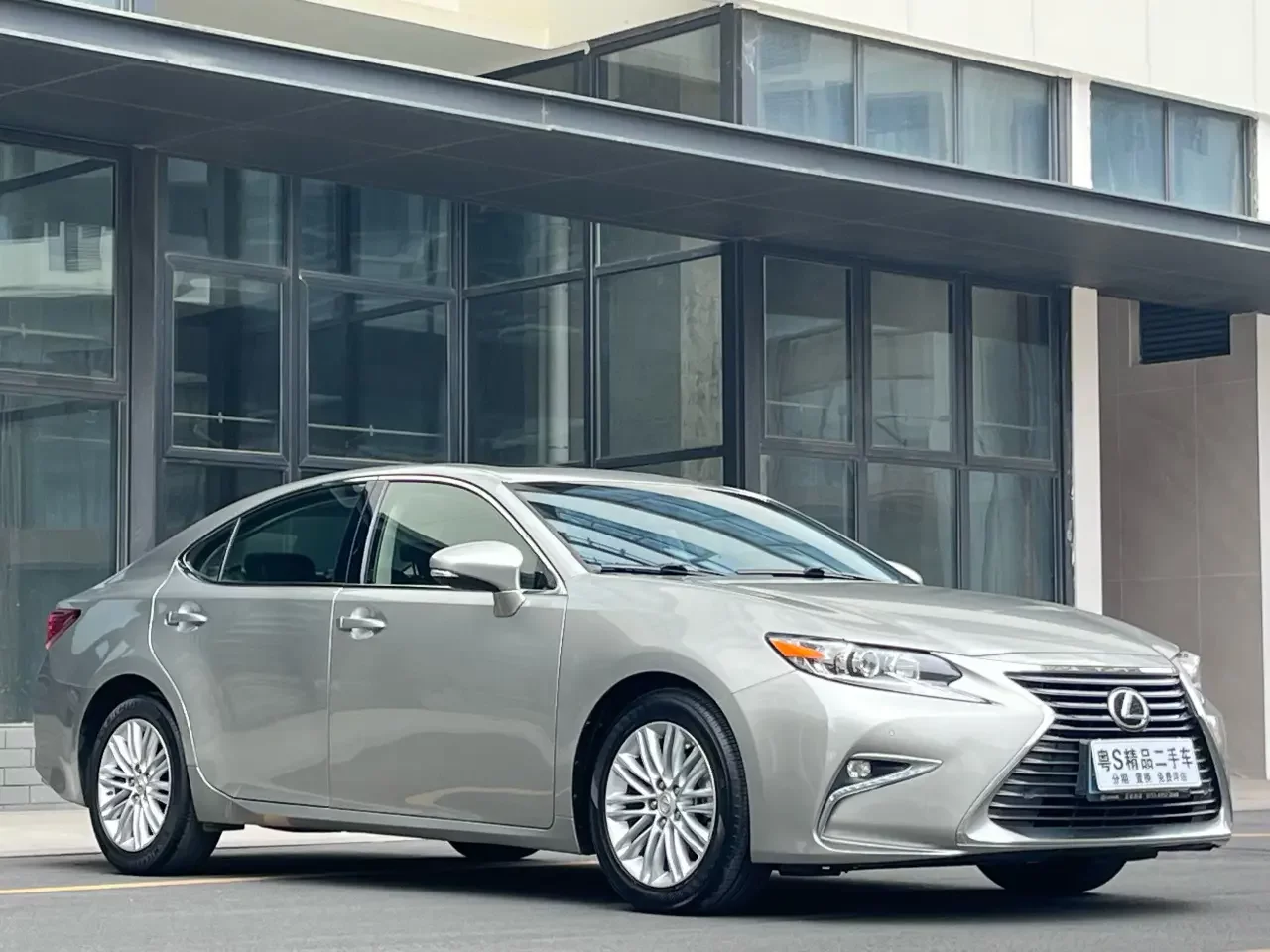 Lexus ES
