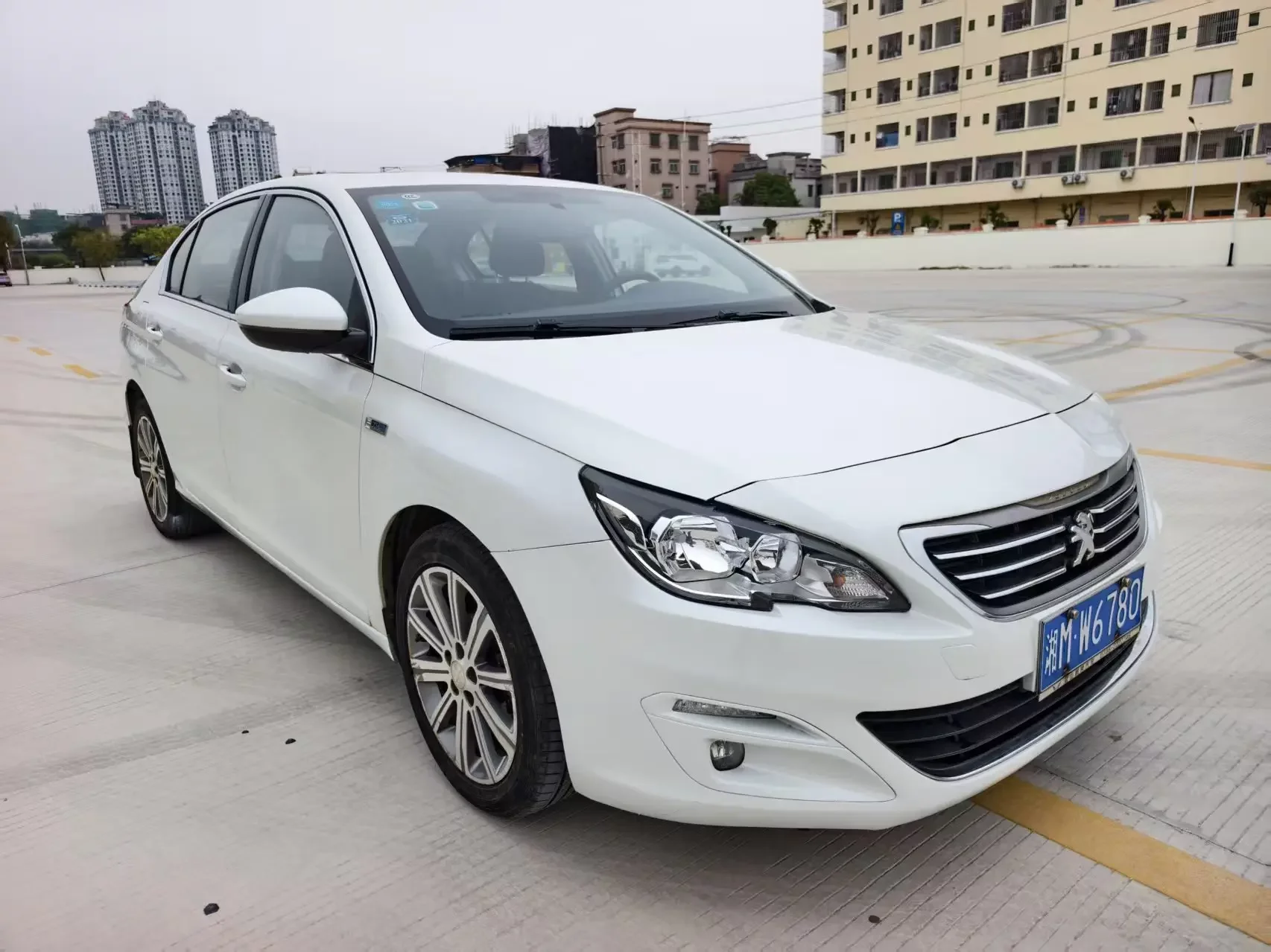 Peugeot 408