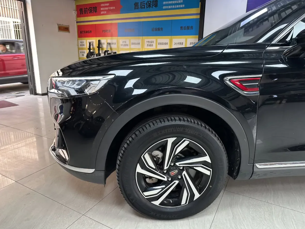 Hongqi HS5