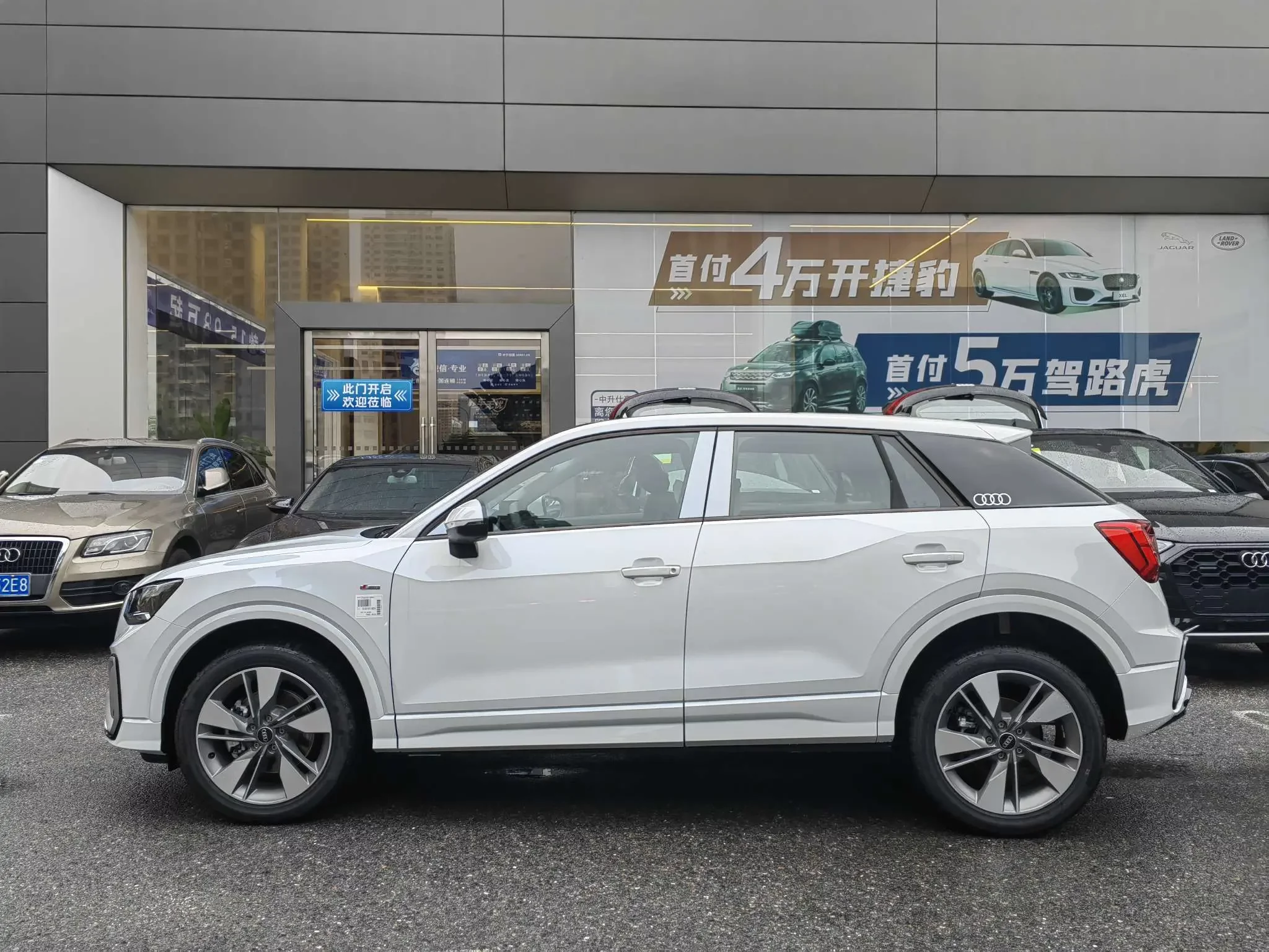 Audi Q2L