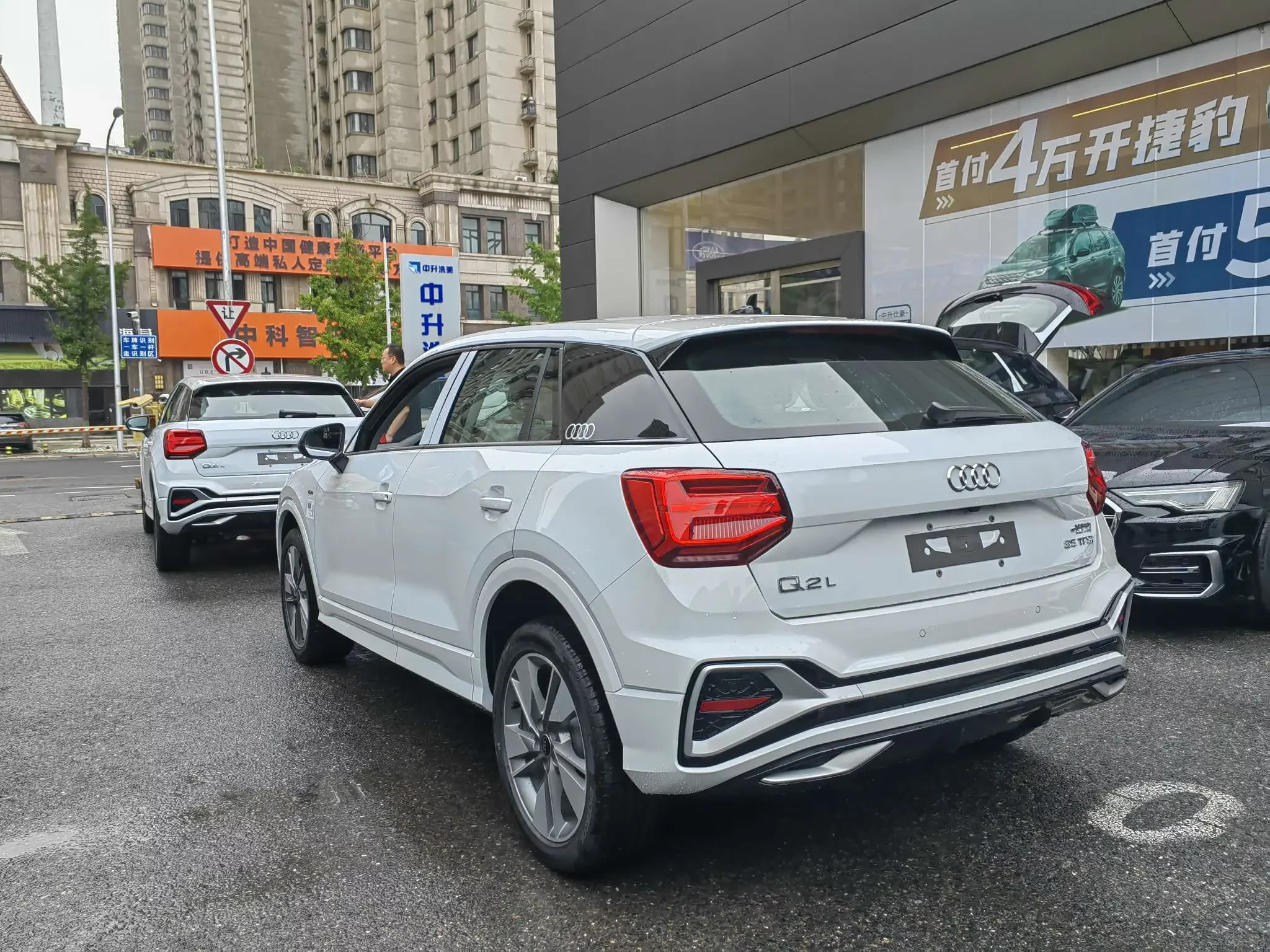 Audi Q2L