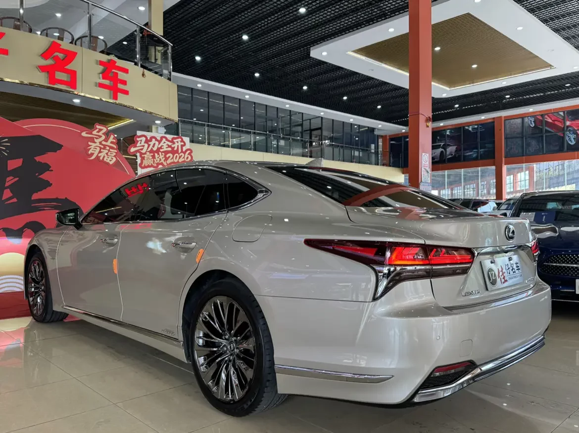 Lexus LS