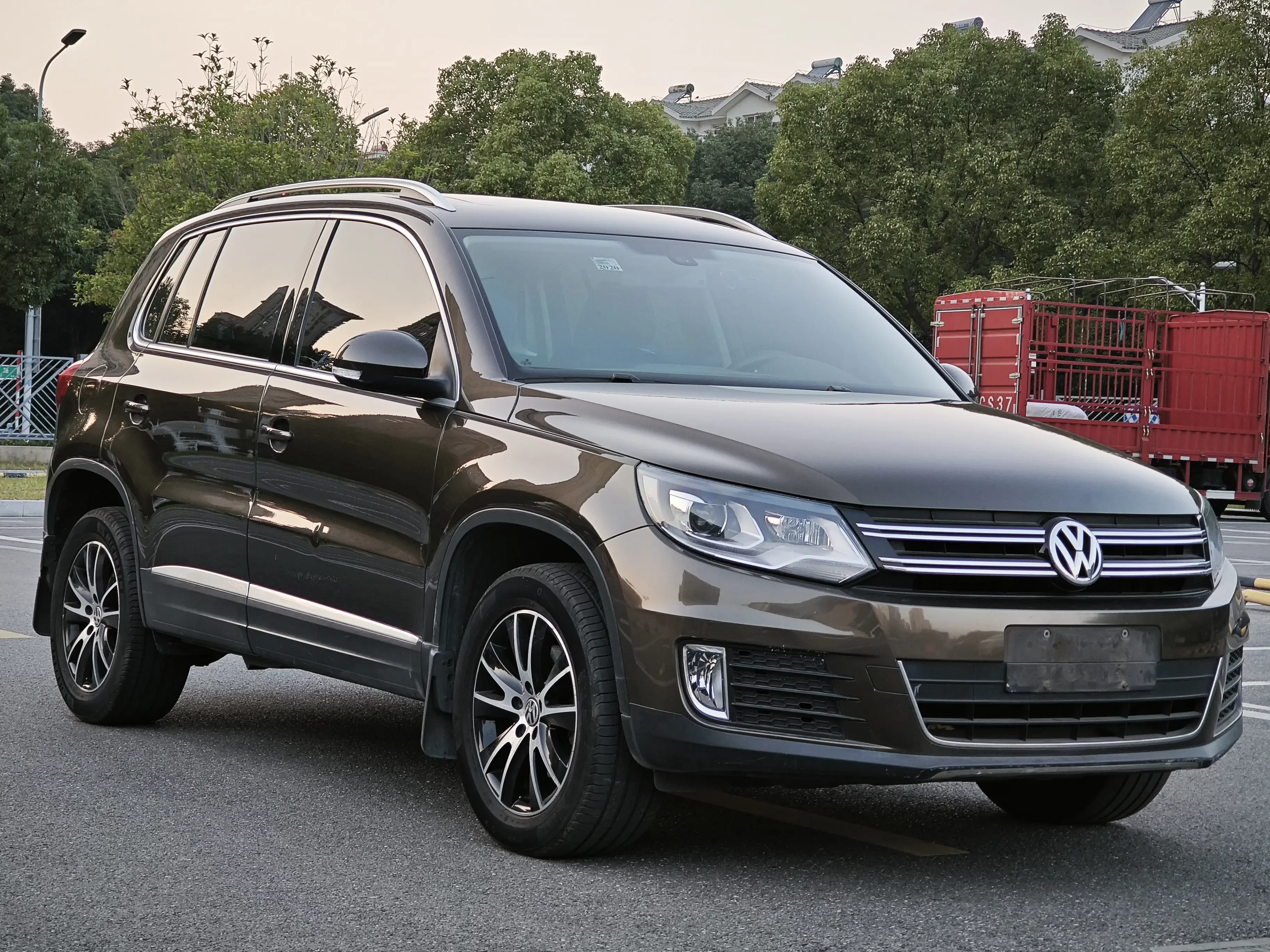 Volkswagen Tiguan (Tharu)
