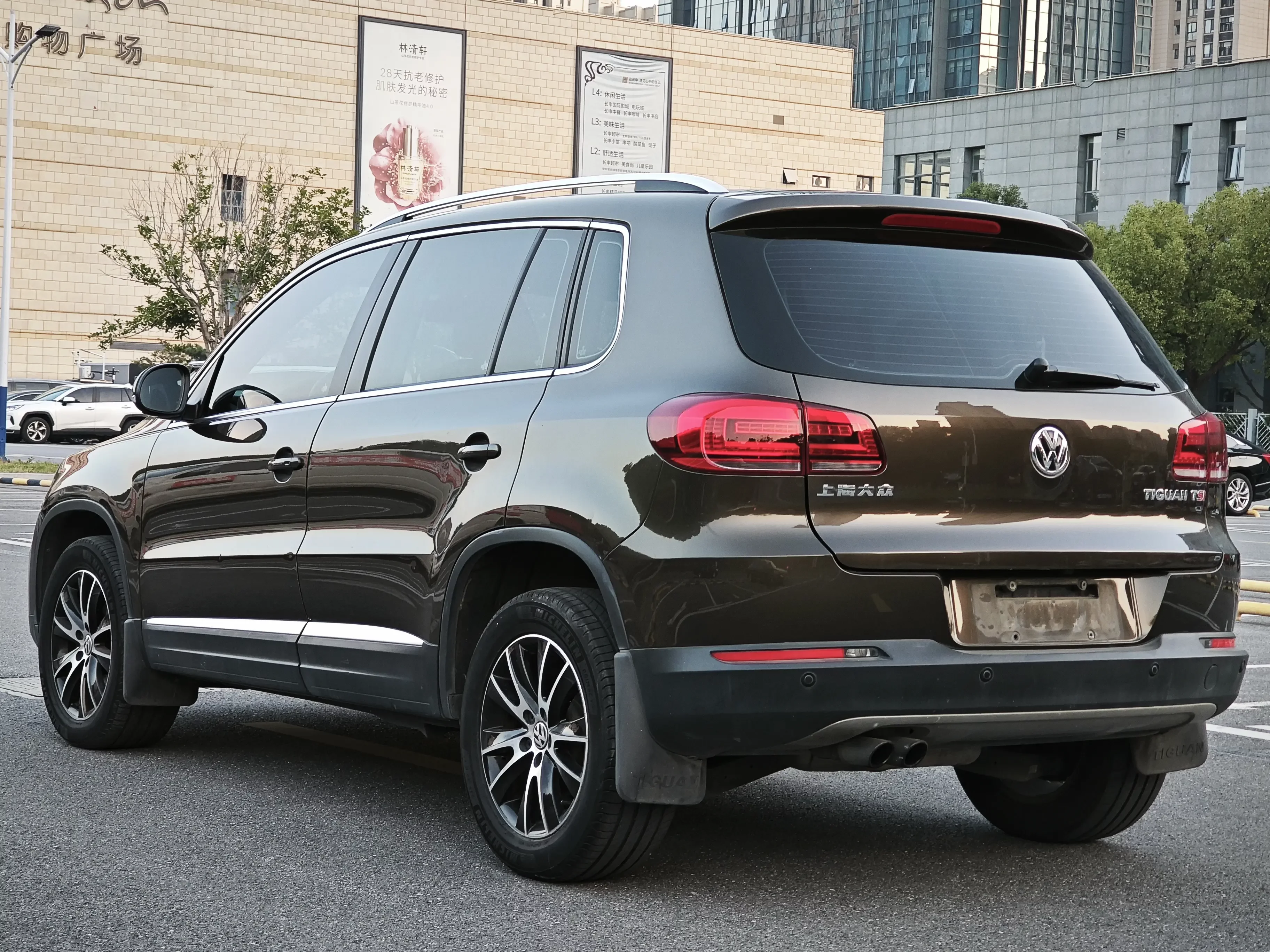 Volkswagen Tiguan (Tharu)