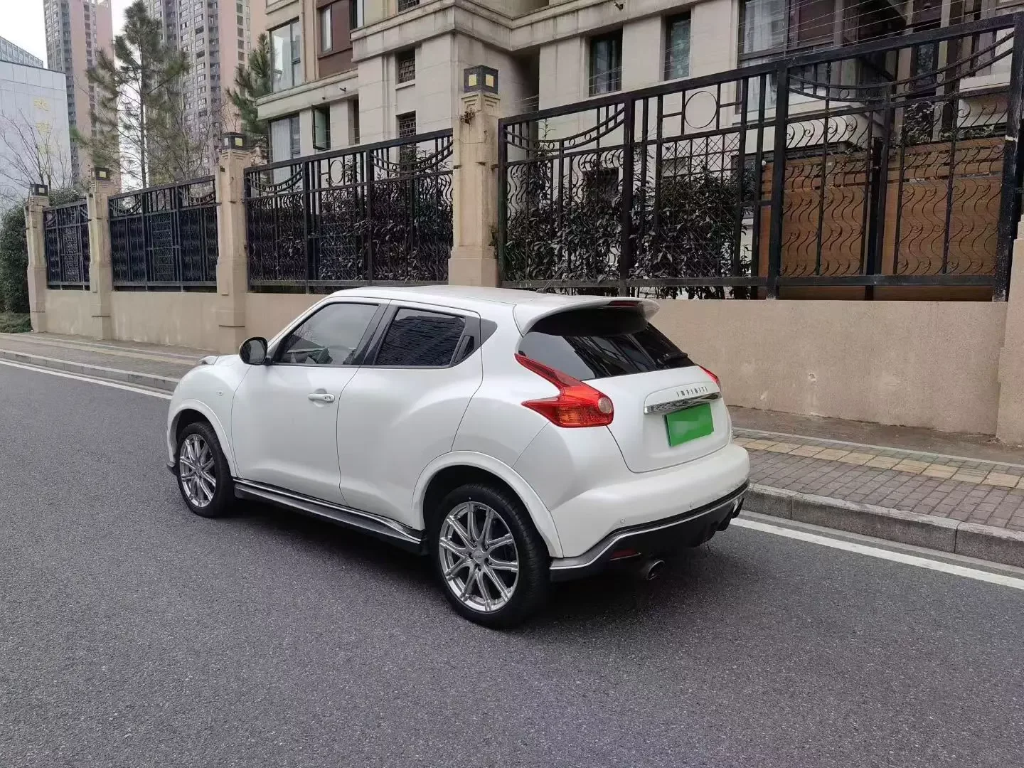 Infiniti ESQ