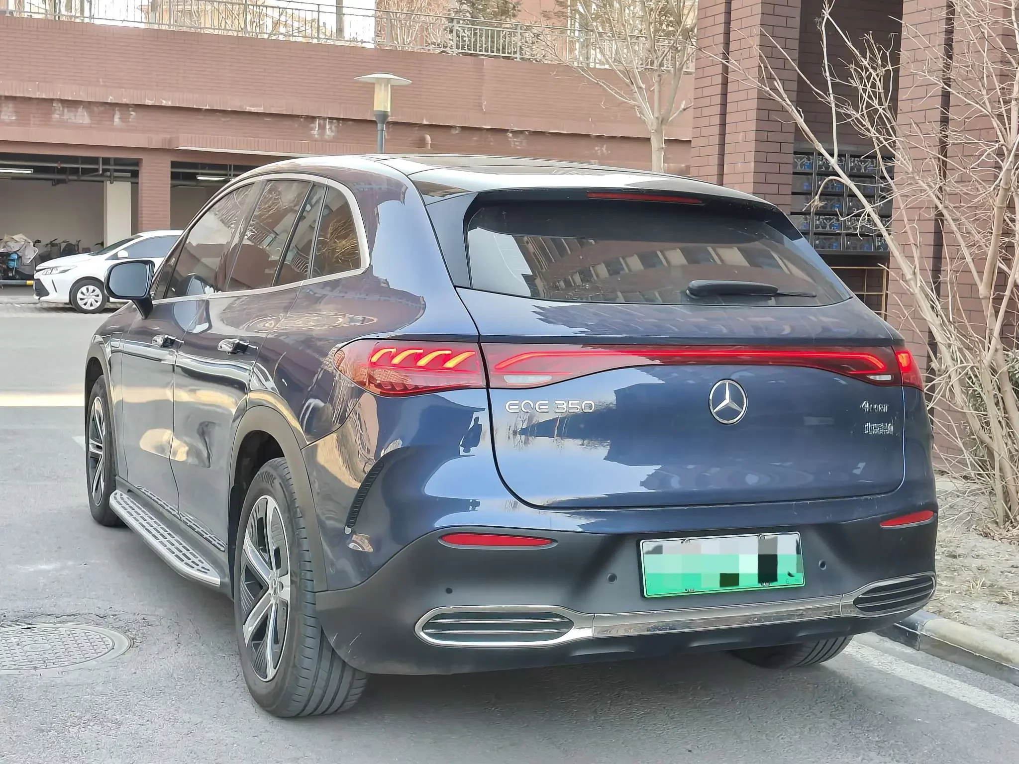 Mercedes-Benz EQE SUV
