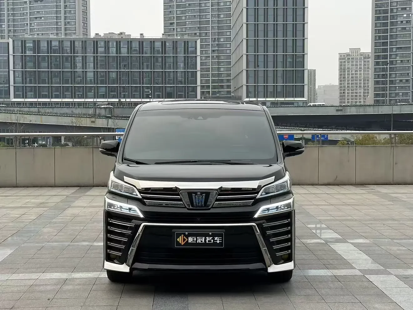 Toyota Crown Wellfire