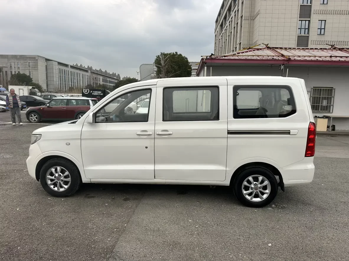 Wuling Hongguang V
