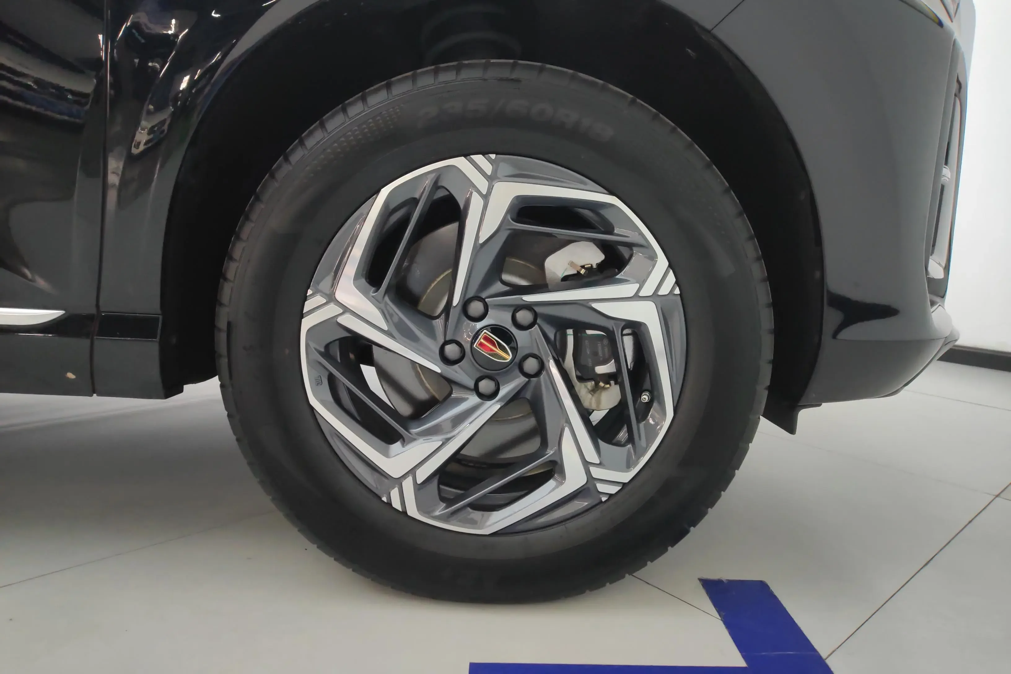Hongqi HS3