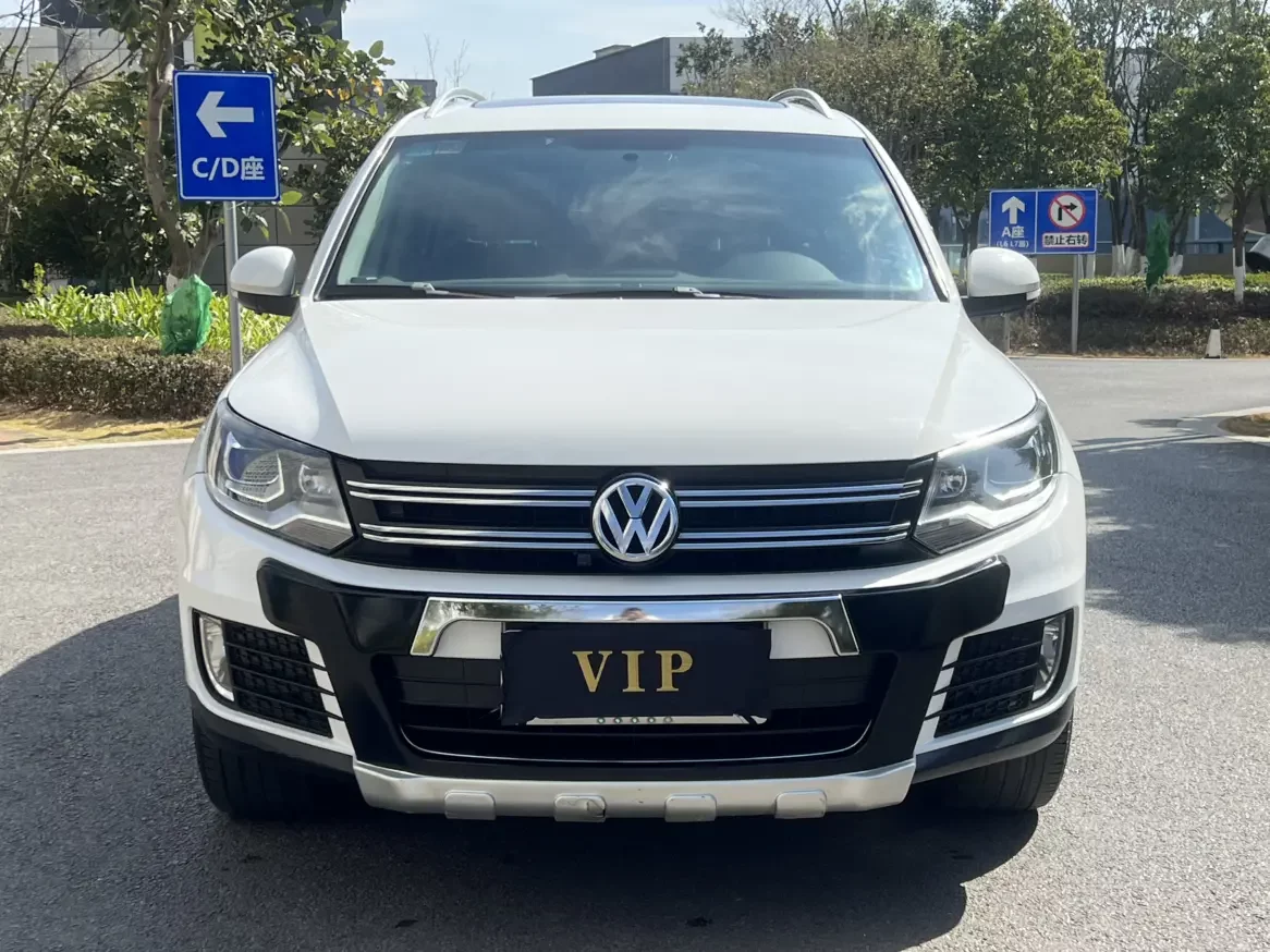 Volkswagen Tiguan (Tharu)