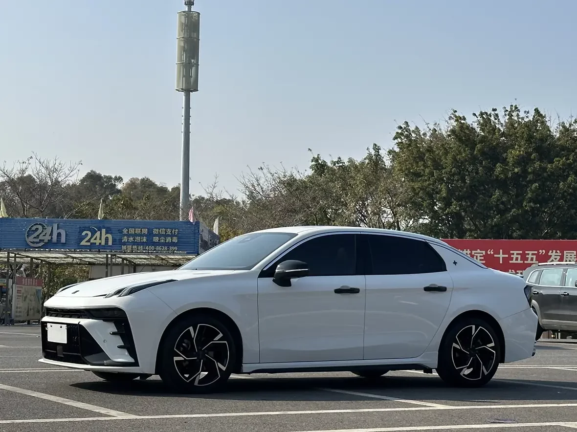 Lynk & Co 03