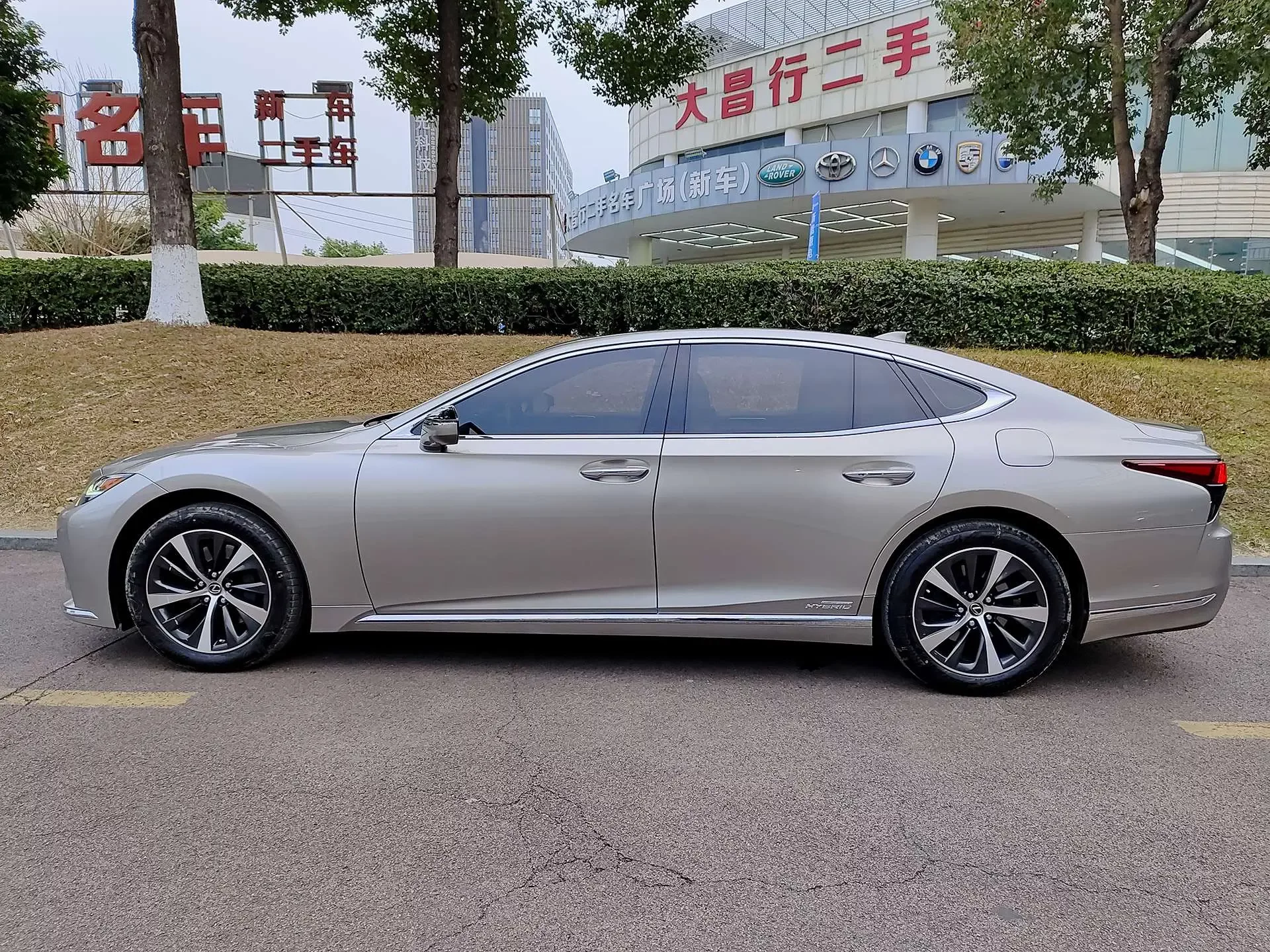 Lexus LS