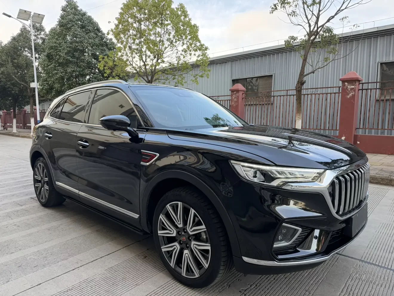 Hongqi HS5