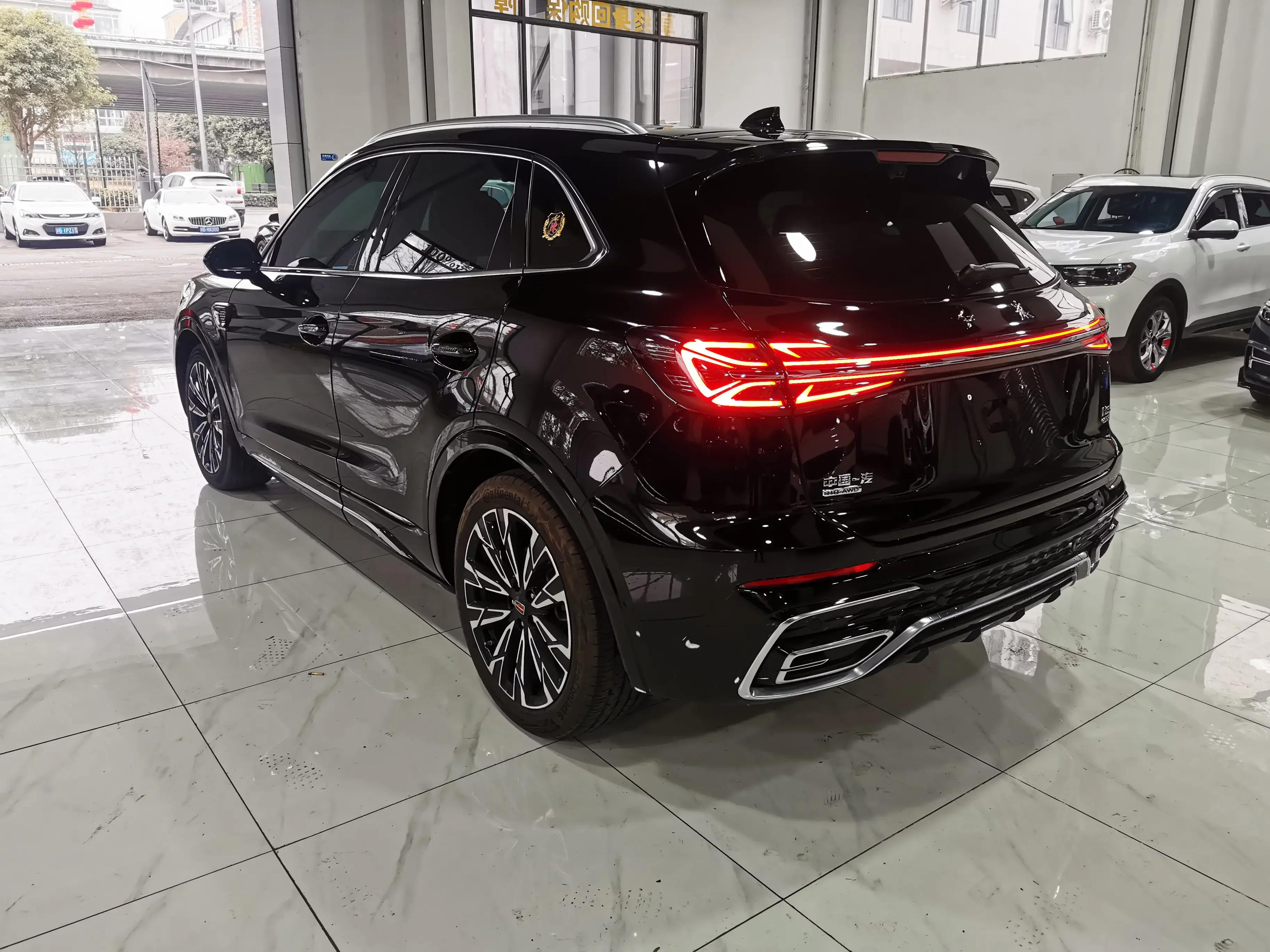 Hongqi HS5
