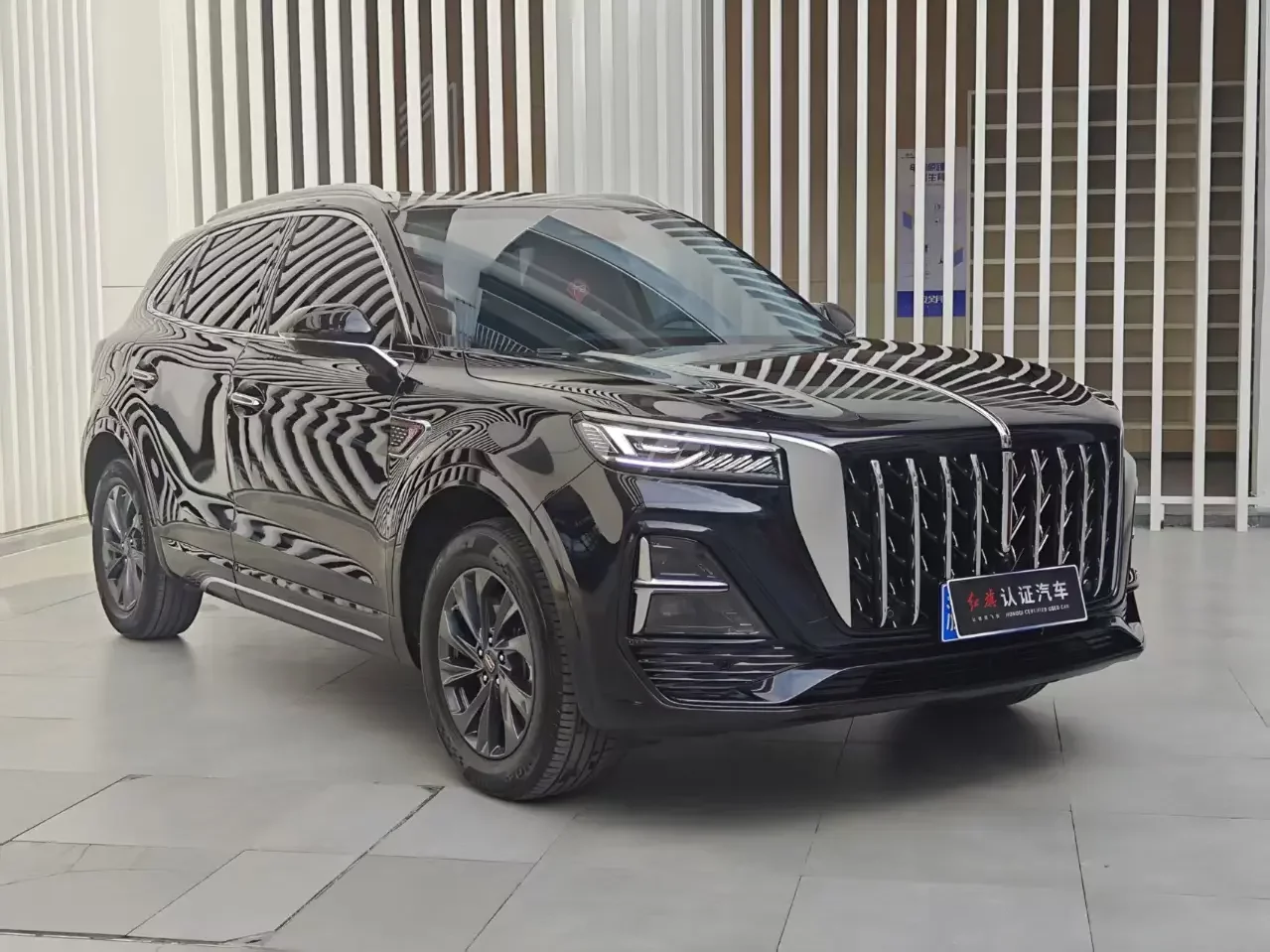 Hongqi HS5