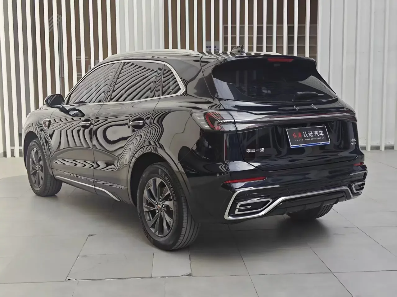 Hongqi HS5