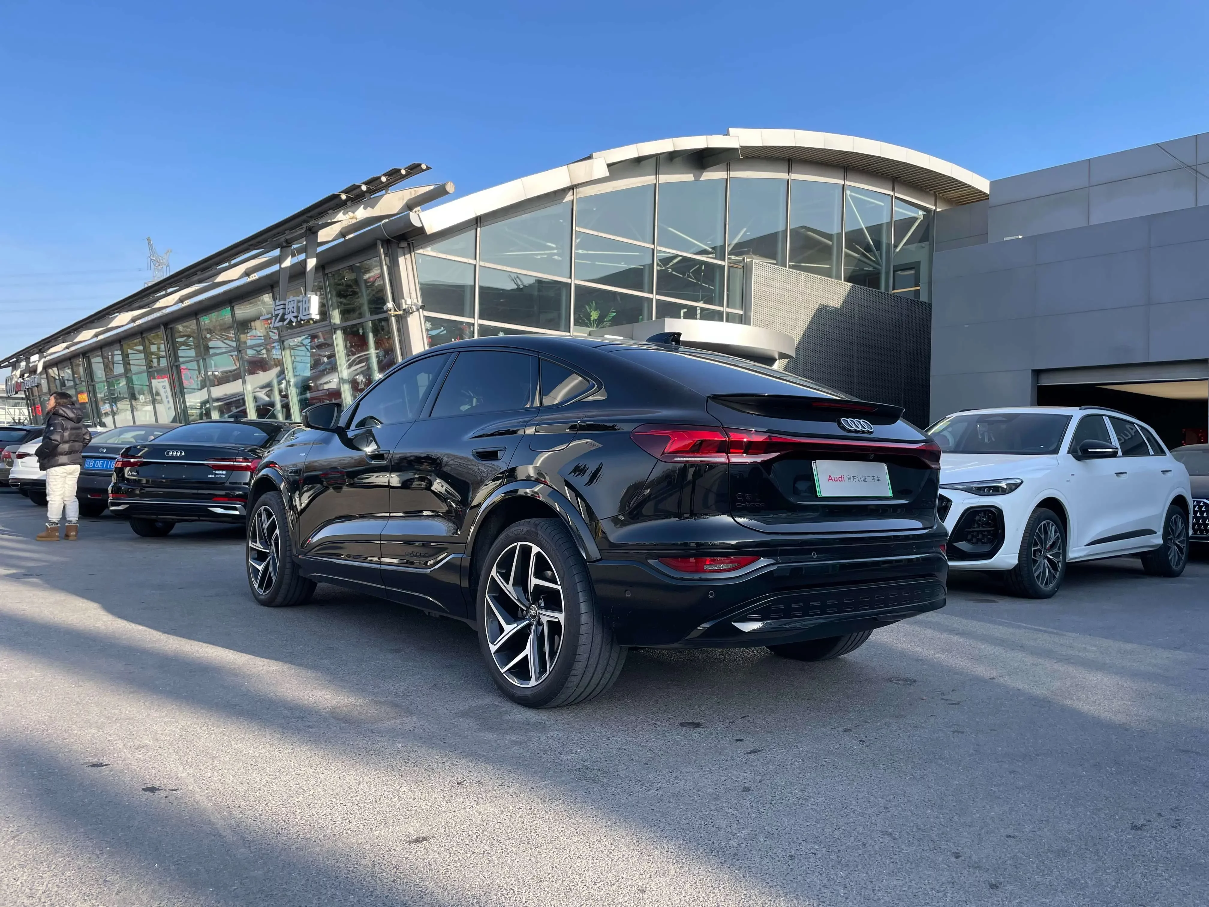 Audi Q6L e-tron