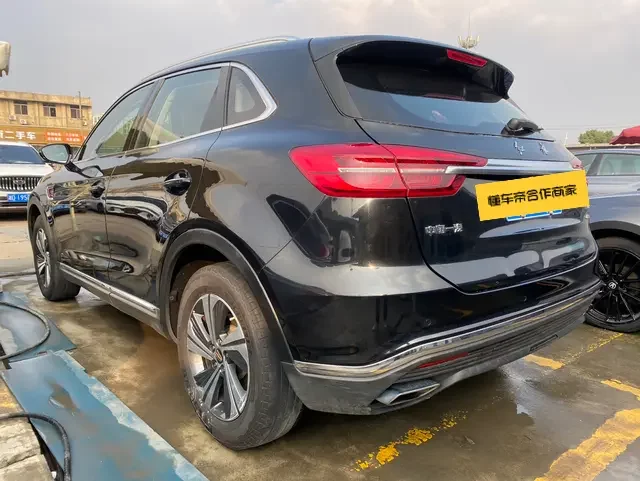 Hongqi HS5