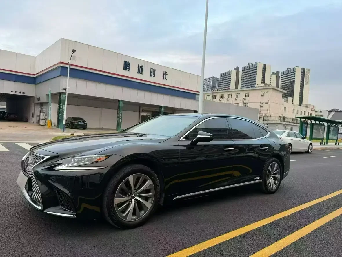 Lexus LS