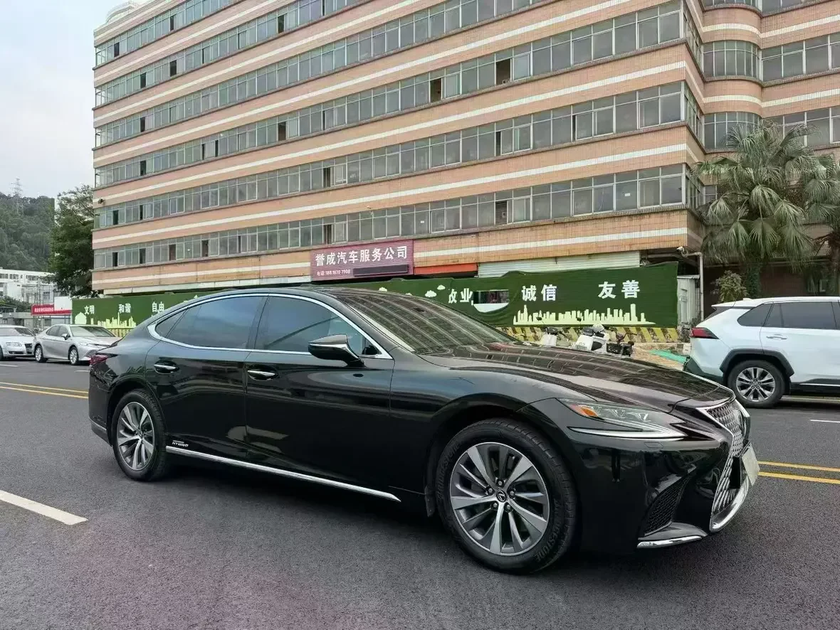 Lexus LS
