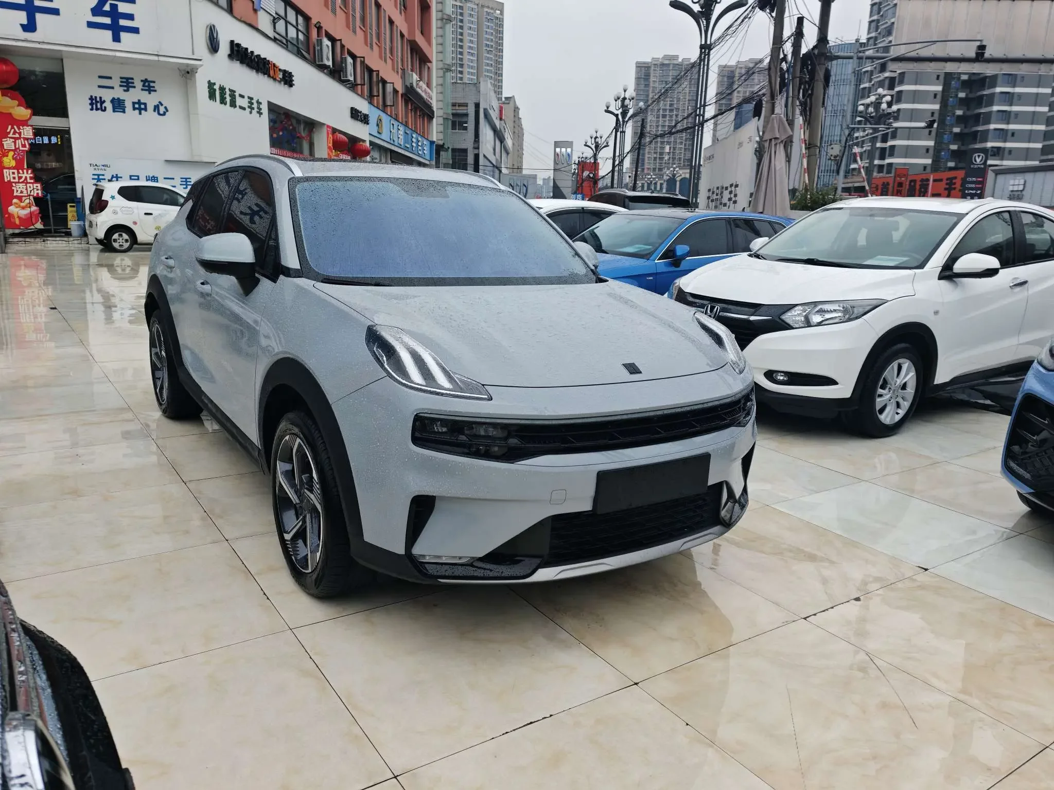 Lynk & Co 06 EM-P
