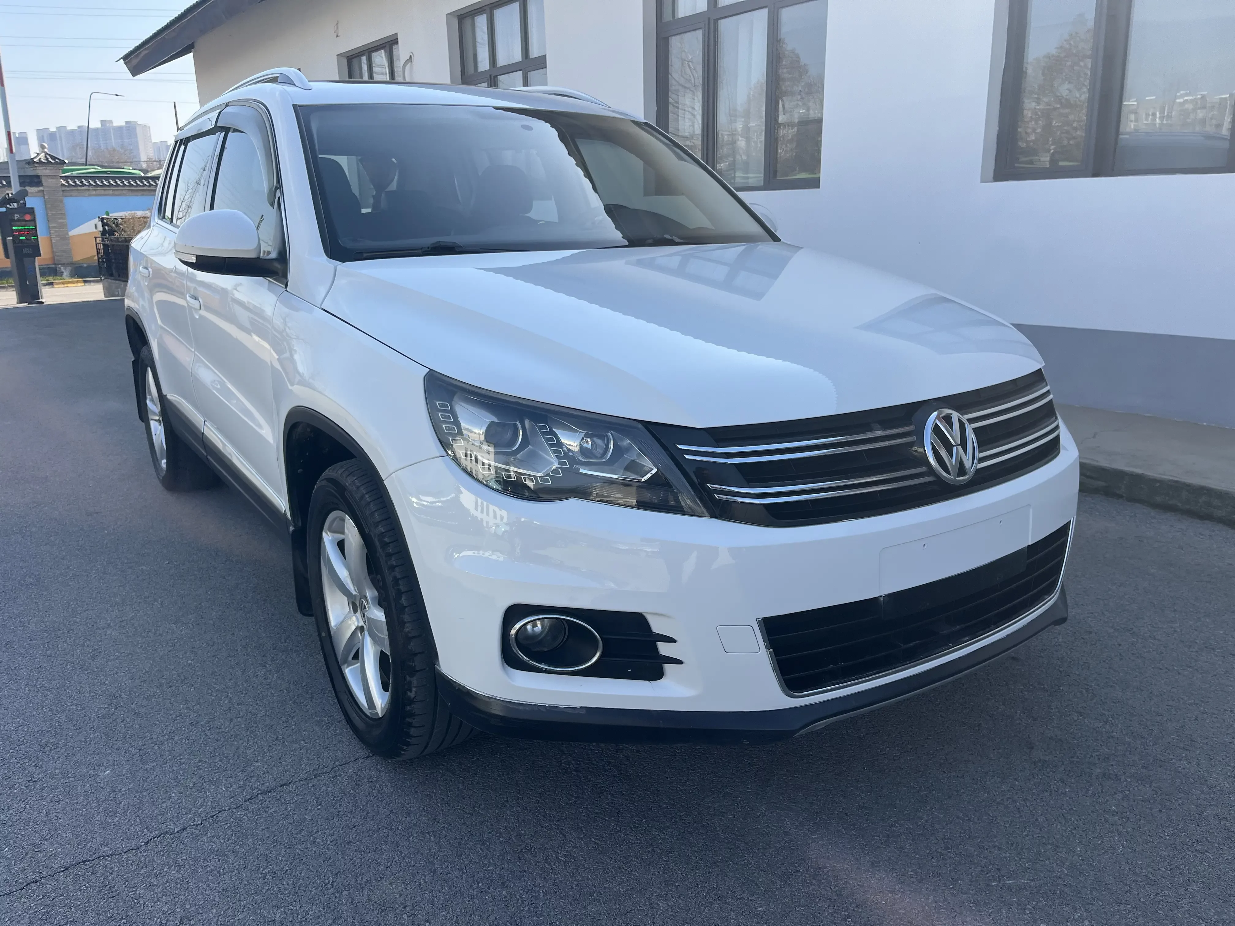 Volkswagen Tiguan (Tharu)