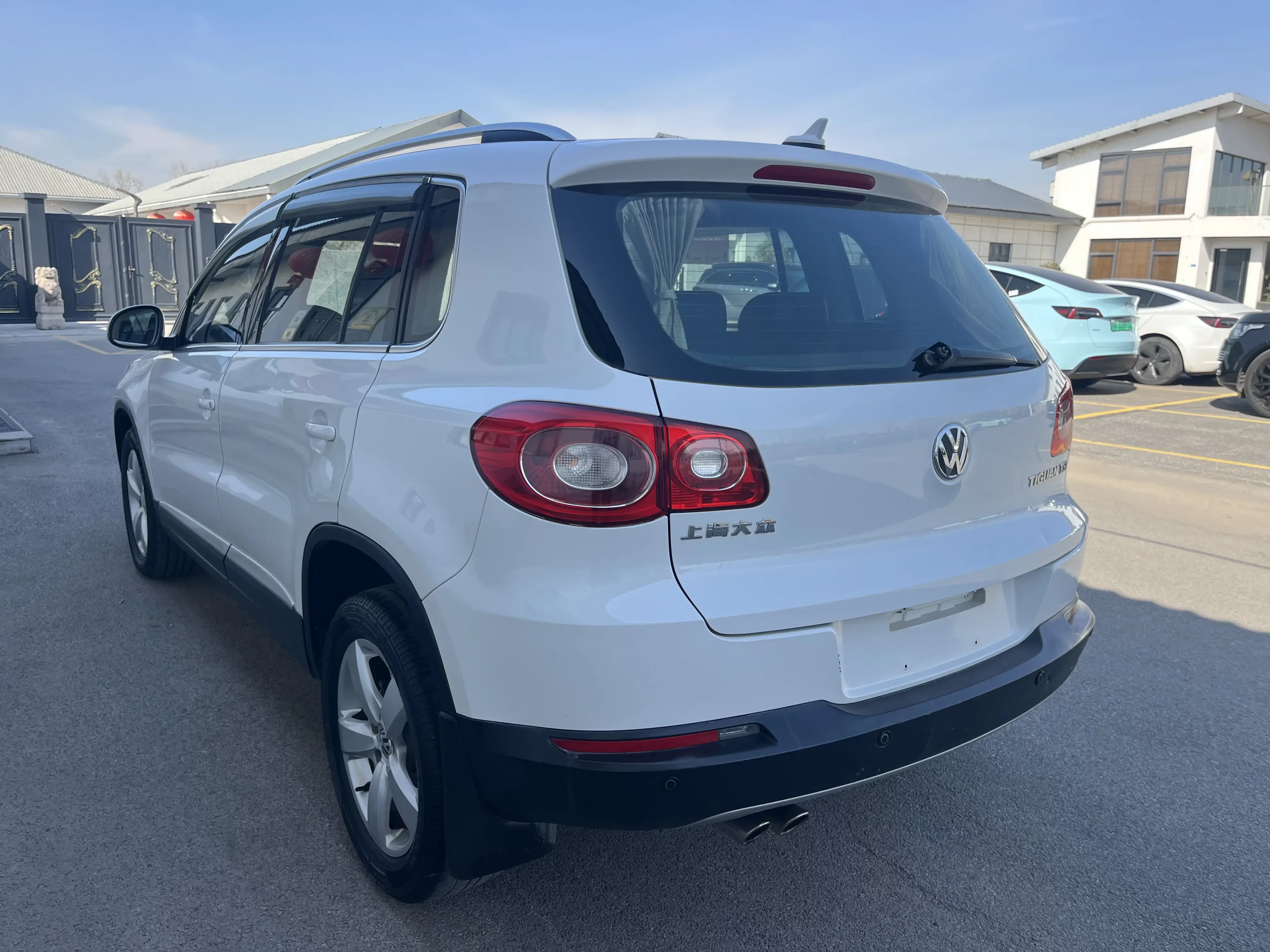 Volkswagen Tiguan (Tharu)