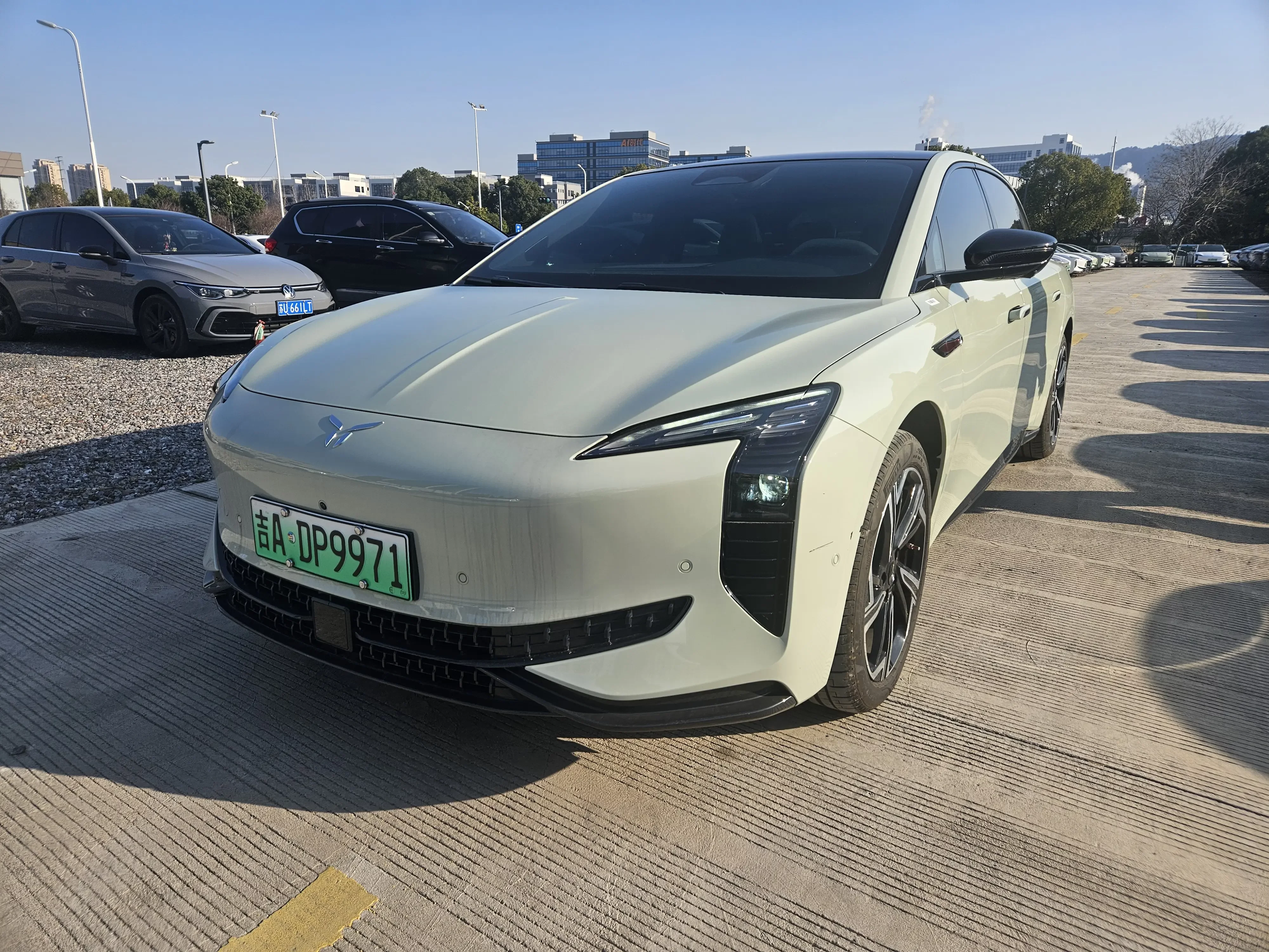 Hongqi EH7