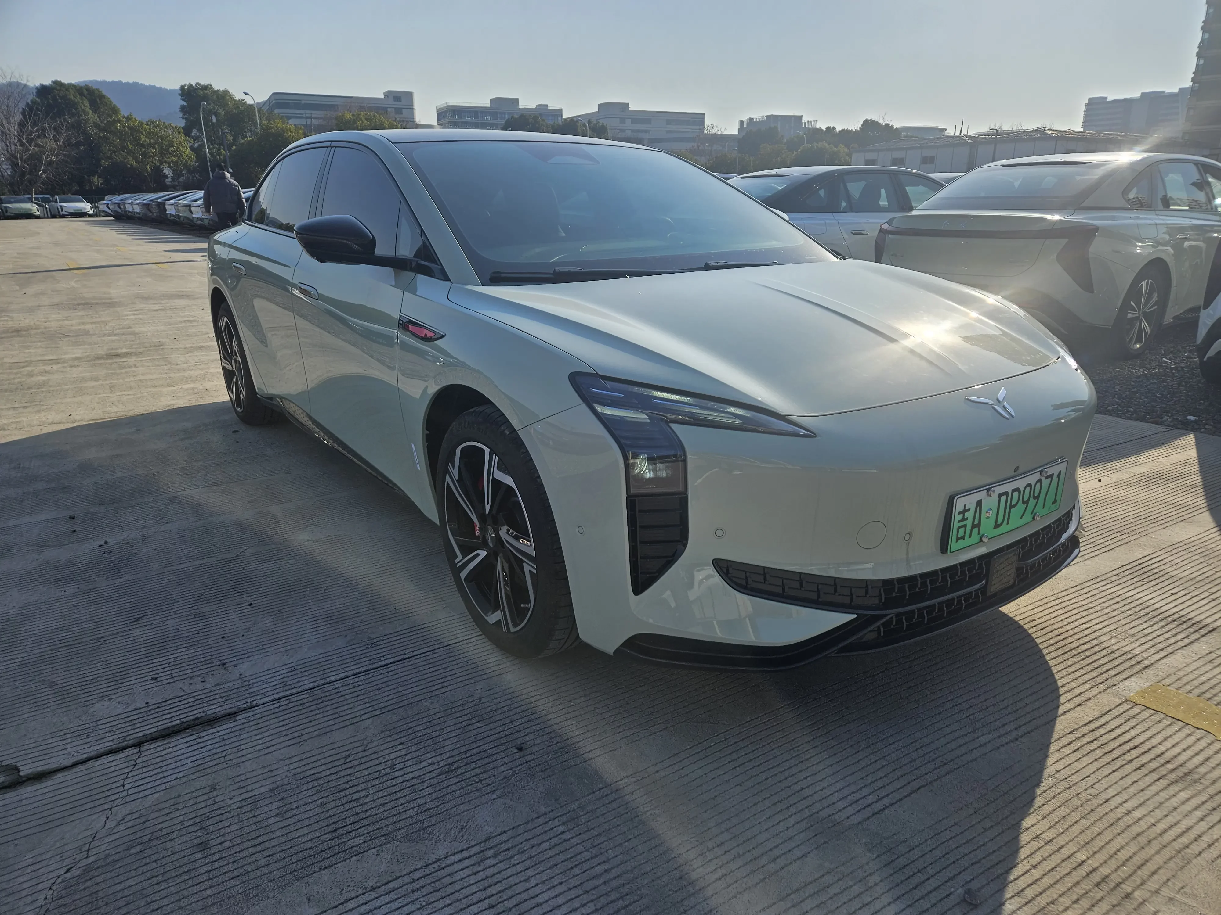 Hongqi EH7