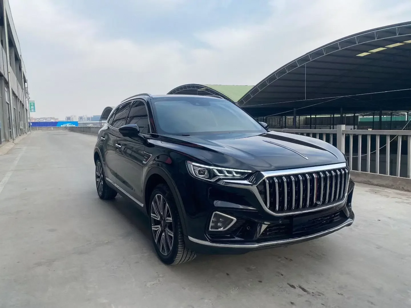 Hongqi HS5