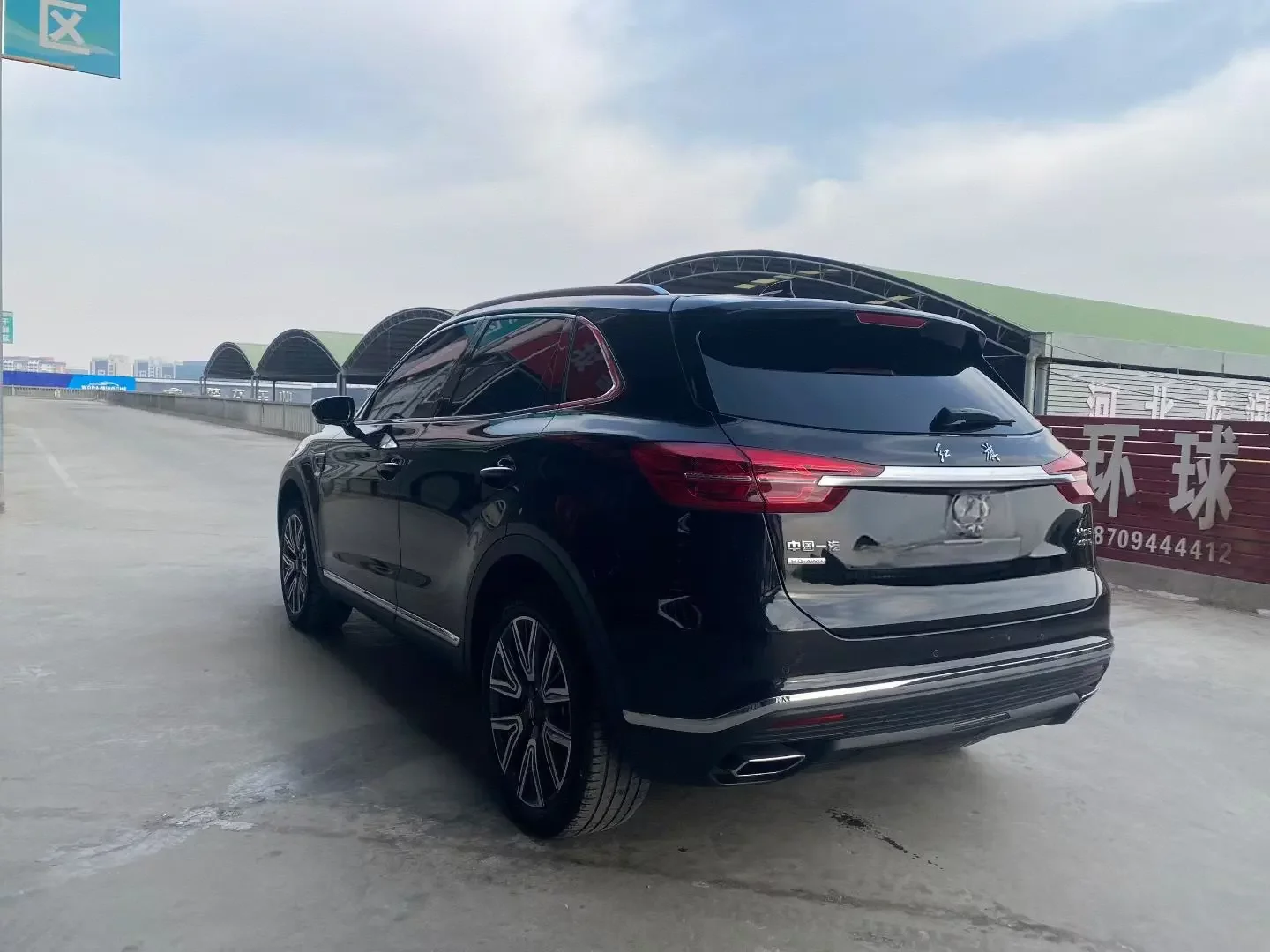 Hongqi HS5