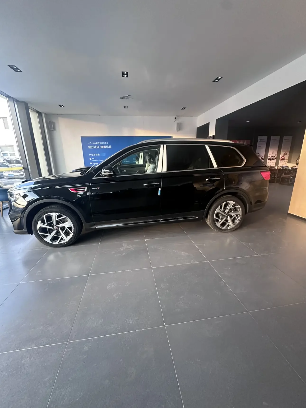 Hongqi HS7