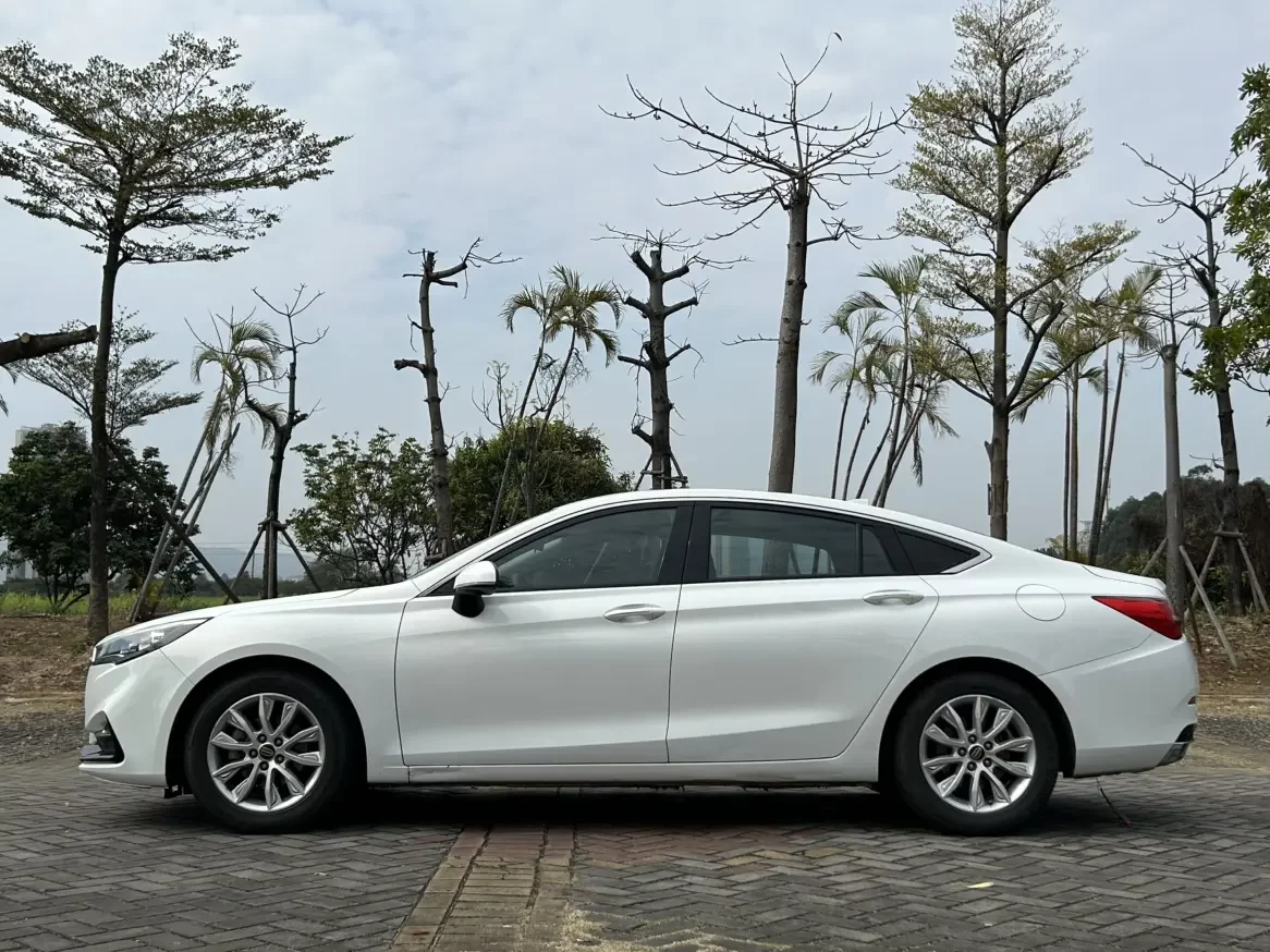 Hongqi H5 classic