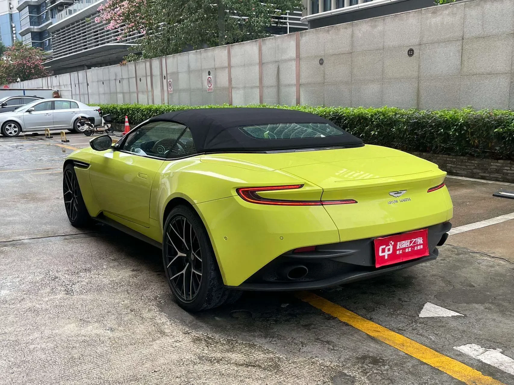 Aston Martin DB11
