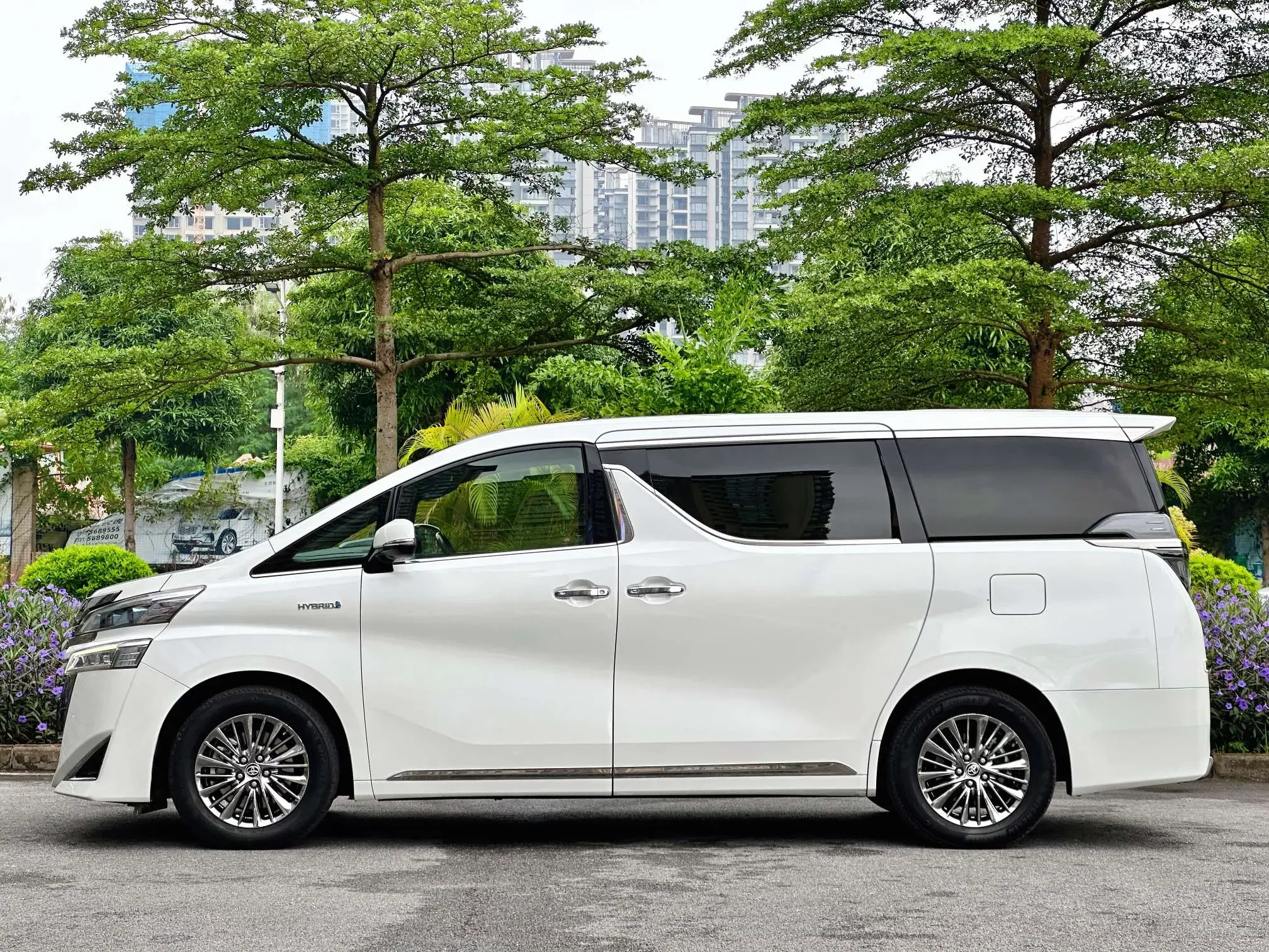 Toyota Crown Wellfire