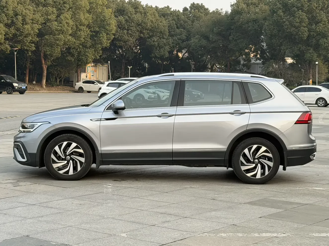 Volkswagen Tiguan L