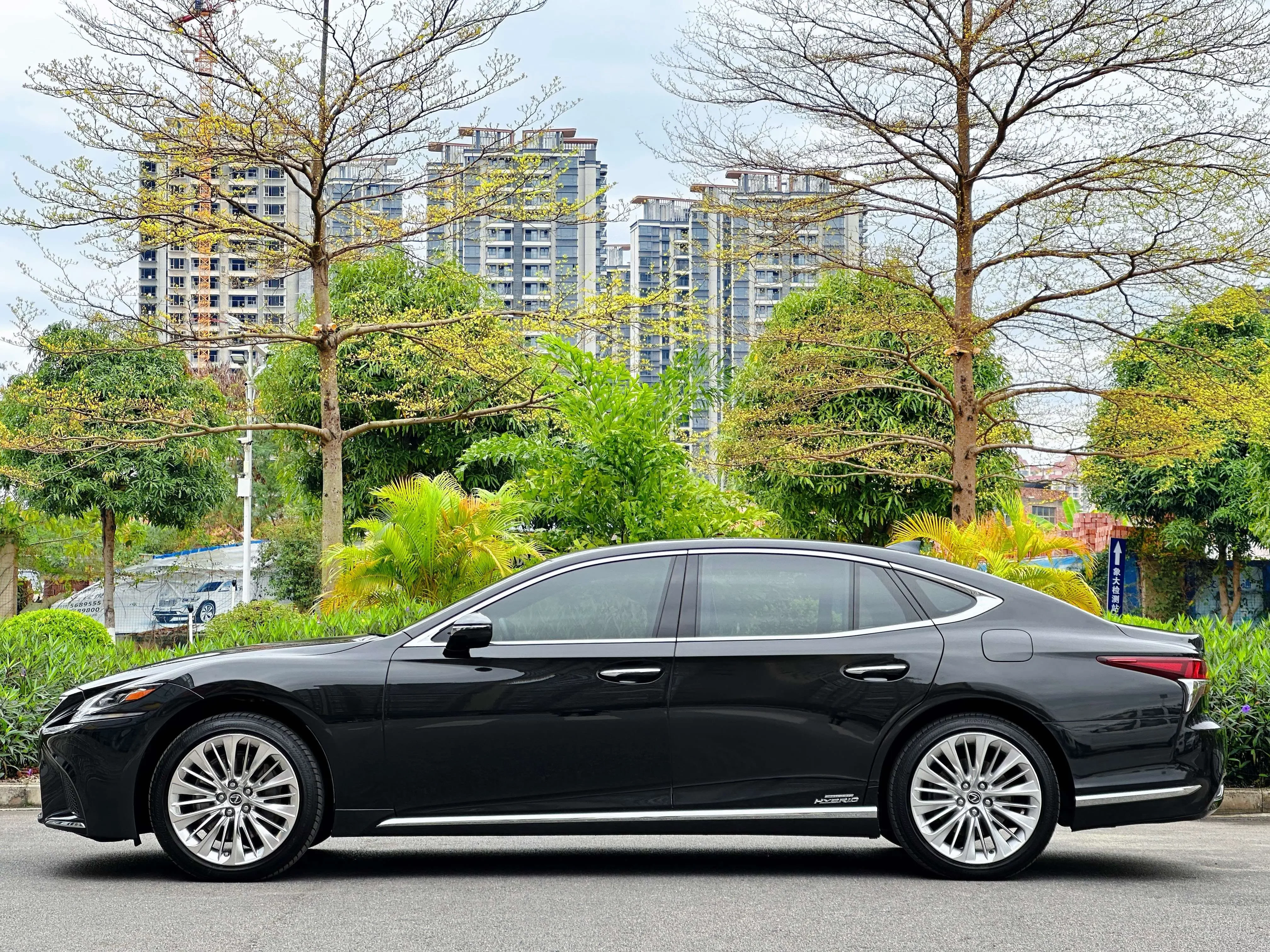Lexus LS