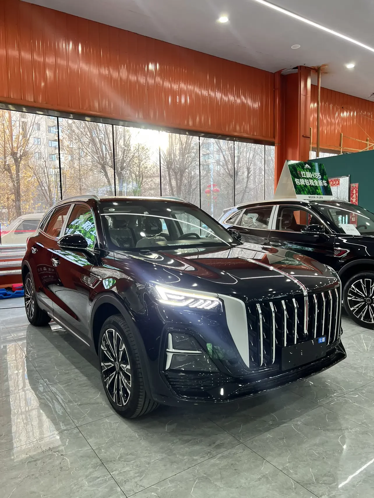 Hongqi HS5