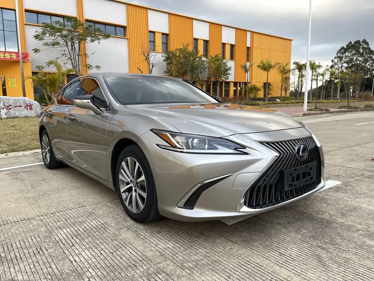 Lexus ES