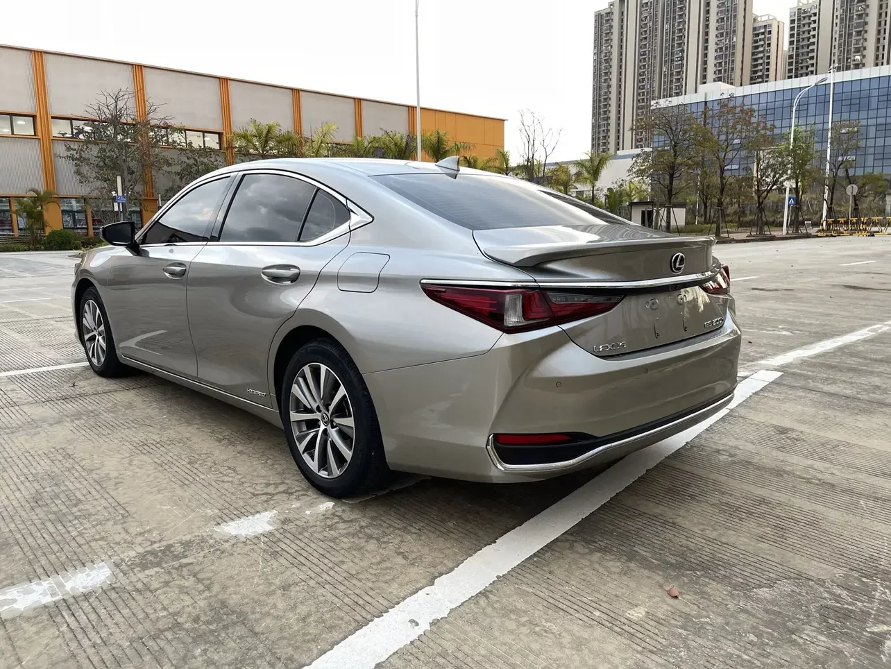 Lexus ES